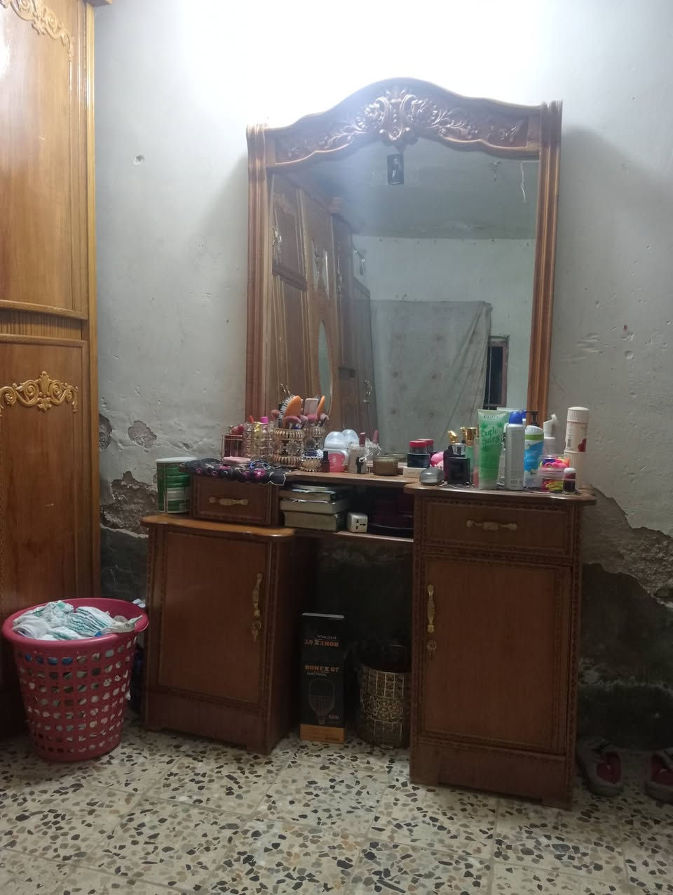 غرفه نوم البيع صاج عراق ***********تسكام دخل اخرج صاج السعر 600وبيها مجال

