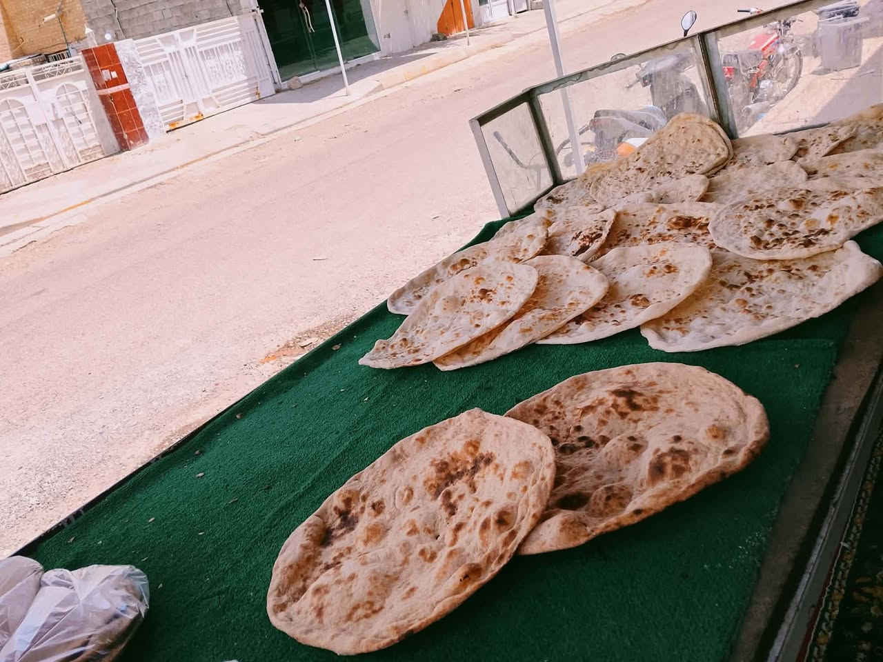 سلام عليكم مخبز الرحمن يرحب بكم كافه انواع الخبز وحسب الطلبات يوجد لدينا خبز شعير تفتوني وخبز ابو سمسم وخبز دبل ول عادي عنوان خانقين توله فروش قرب مدرسه جرير ويوجد لدينا توصيل للاتصال ***********
