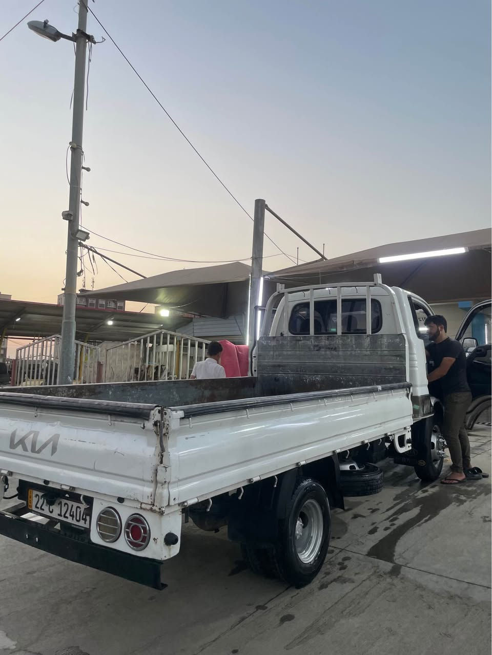 سلام وعلیکم 
کیا ٤هەزاری مۆدیل ٢٠١٢ ٤ هەزاری عادی
بۆ فرۆشتن رەقەم و سەنەوی نوێیە یەک دینار غرامەی لەسەر نیە
ماڵ دۆست و کاسبیە
یەک دینار مەسرەفی نیە لە حەیب و حاتڵ بوون 
کەمێک وردە وارەی تیایە بۆ دڵی خۆت ئەگەر جوانکاری بکەی
جەمپەکی خەفیفی پێشی هەیە لەگەل ناو دەرگاکانی 
گێر و مەکینە و شانسی بە شەرت
مەکینە و شتی بێ حەیبە ٦ تایەی نوێیە لە ژێرە لۆک تایەی پشتی ئەسڵ ٦ تەنی لێدە بێ منەت
سەیارەکە لە هەولێرە بای ٩٨ وەرەقەیە معامەلەیکی کەم و برایانەی تیایی
***********
***********
***********
موشتەری تەلەفۆن بکە أربيل, العراق
