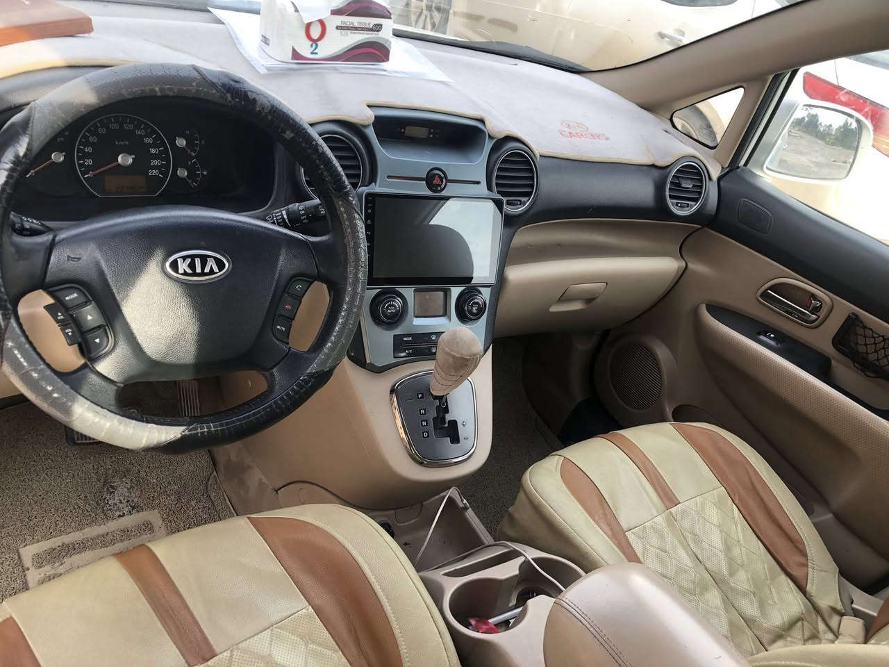 السلام عليكم 
كيا كارنز 2013 خليجي فول 
رقم بغداد مشروع وطني 
محرك 20 شرط كير وصدر شرط 
سبعه راكب شاشه وتحكم ستيرن 
ربع بنيد مصبوغ وبالجاملغ الخلفي بيها طخه
السعر 135 وبيها مجال 
مكان السيارة تكريت القادسيه ‭
0771 067 8556‬
