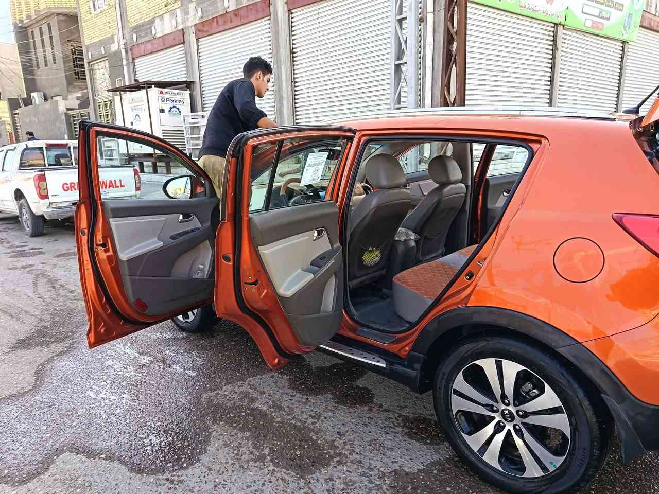 سبورتج ٢٠١٢ خليجي مكفولة
دوش محرك ٢٠٠٠ المرغوب 
مكفولة كفالة عامة من الصبغ والتبديل والضربة 
ماشية ١٤٦
رقم بغداد مشروع وطني سنوية جديدة بأسمي
بانوراما 
شاشة كاميرا تايرات  تبريد كله جديد
مكان ناصريه مركز 
***********
 السعر143 بيها مجال للشراي
