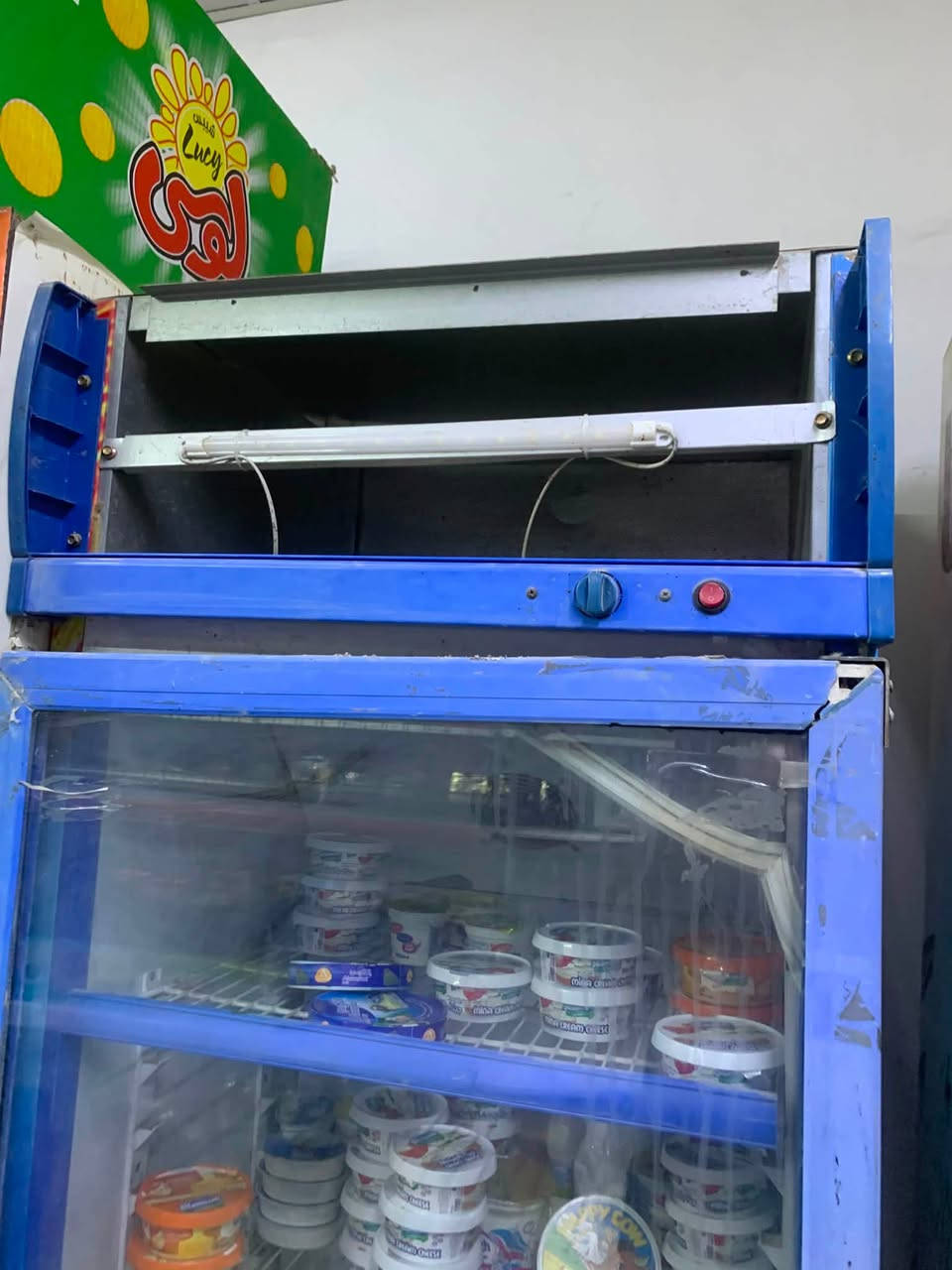 براد  شغال بس الهيكل والباب شويه تعبان بسعر مناسب *********** بي واتساب غير متواجد على  الفيس
