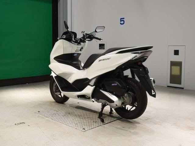 سلام عليكم
للبيع دراجه pcx 

جيل رابع ياباني 

ماشيه 11 حقيقي

المحرك مكفول و الكفر 

مكانهه بغداد الاعظميه

الاستفسار خاص
***********
