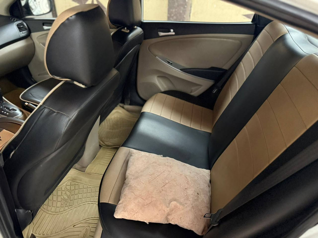 السلام عليكم اكسنت خليجي. مكفوله. فقط بارد قليل بالجاملغين... كير محرك مكفول. بغداد تحويل ثاني يوم. بابل.... السياره. احله من الصور بالواقع... الرقم اتصال او واتساب ***********
