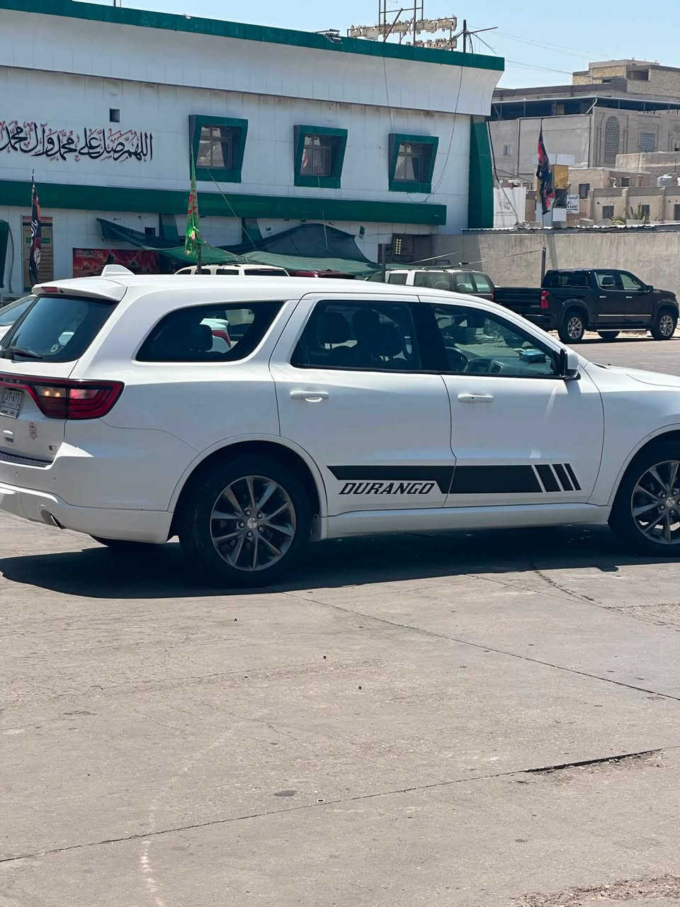 دورنكو 2015 المديل المرغوب بأسمي تحويل ثاني يوم
للأتصال : ***********

محرك سته سلندر 3600 
الحادث فقط الجاملق الخلفي ضربه خفيفة  ايرباك فقط التكمه ومرجعينه 
السعر 205 ورقه و بيها مجال بسيط للطيبين حك الجيه 
ماشيه 155   
السيارة كامله تخم تايرات حدادية كله جديد 
#المواصفات 
1- تحكم سترين جهتين 
2- شاشه كبيره شاشه اعطال 
3- كشنات كهرباء تدفئه تبريد كشنات تدفئه بالستيرن
4- رادارات خليفه 
5- ثلاث قطع تبريد 
6- بصمه تشغيل  و تشغيل عن  بصمة ابواب 
7- لد امامي خلفي لايت زنون بلادي
8- رادار جانبي قياده ذاتيه تحديد مسار 
9- الكير ماوس 
10- مكفوله كير و مكينة 
11- بالنو راما 
12- 7 راكب vip

وباقي المواصفات المعروفه 

#وبيها نقوصات كلش بسيطه مثل الجكات مال صندوك وغيرها نقوسات ما تكلفك ١٥٠ الف وعاديه ما مأثره على السياره 
وحادثه موضح عندك بالصورة الايرباك فقط التكمه الي بجانب الصدر وراجع سستم   هاي ضربتها و اني اشتريتها على هل ضربه 
وعندك صفحه الضربه مصبوغه هيه و البنيد بس الصبغ لبلادي مال السيارة من الشركه و اني مشتريها على هاذ الحال و السيارة ما نطلع بيها بس اني طالب مدرسه اروح بيها لدوام و ارجع و الزيارة بالسنه مرتين و طابكه بالبيت و على حالها مثل ما استلمتها من البايع اييعها الك
وصور الحادث مرفقاة مع صور السيارة تكدر تشوفهن
