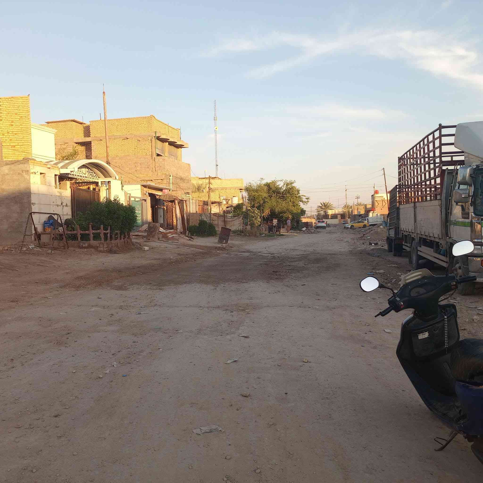 سلام عليكم دار للبيع مساحه 190 متر طابو صرف شارع 30 متر  شارع قرب شارع العريض   البيت يتكون من غرفة ومطبخ وصاله واستقبال وصحيات بناء بلوك ‏‪***********‬‏ هاذه رقم ابو البيت مكلف بل نشر
