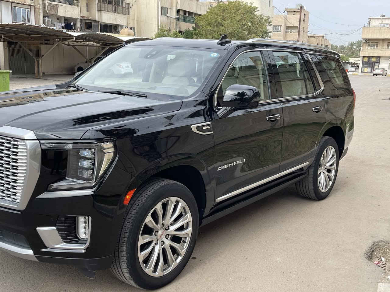 السلام عليكم 
جمسي دنالي مديل ٢٠٢٢ فول مواصفات
مكفوله من الصبغ والبارد والفتح
مكينه مفتوحه وبيه حالوب بسيط مو قوي 
مكان السياره بغداد الاعضميه 
رقم التلفون ***********
