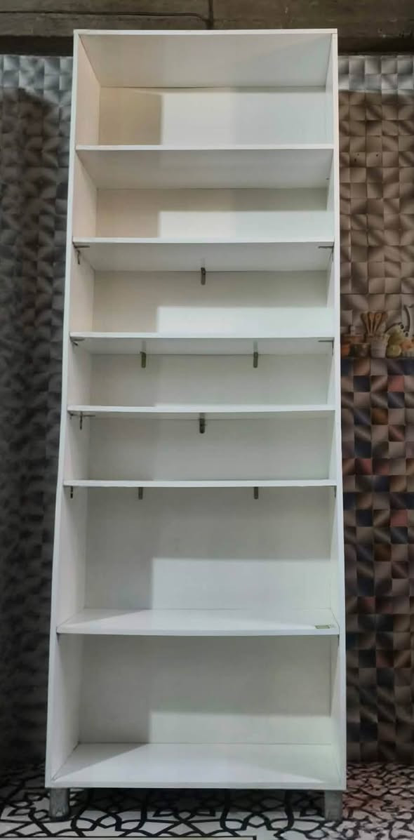 السلام عليكم ..رف للبيع ارتفاع 2متر و 75  وعمق 30 سم والعرض 90 سم    متعدد الاستعمال العنوان البياع تقاطع دروش   السعر 75 بي مجال


**إذا كنت صاحب هذا الإعلان وتريد حذفه لأي سبب، رجاءا أرسل رسالة إلى الدعم الفني**