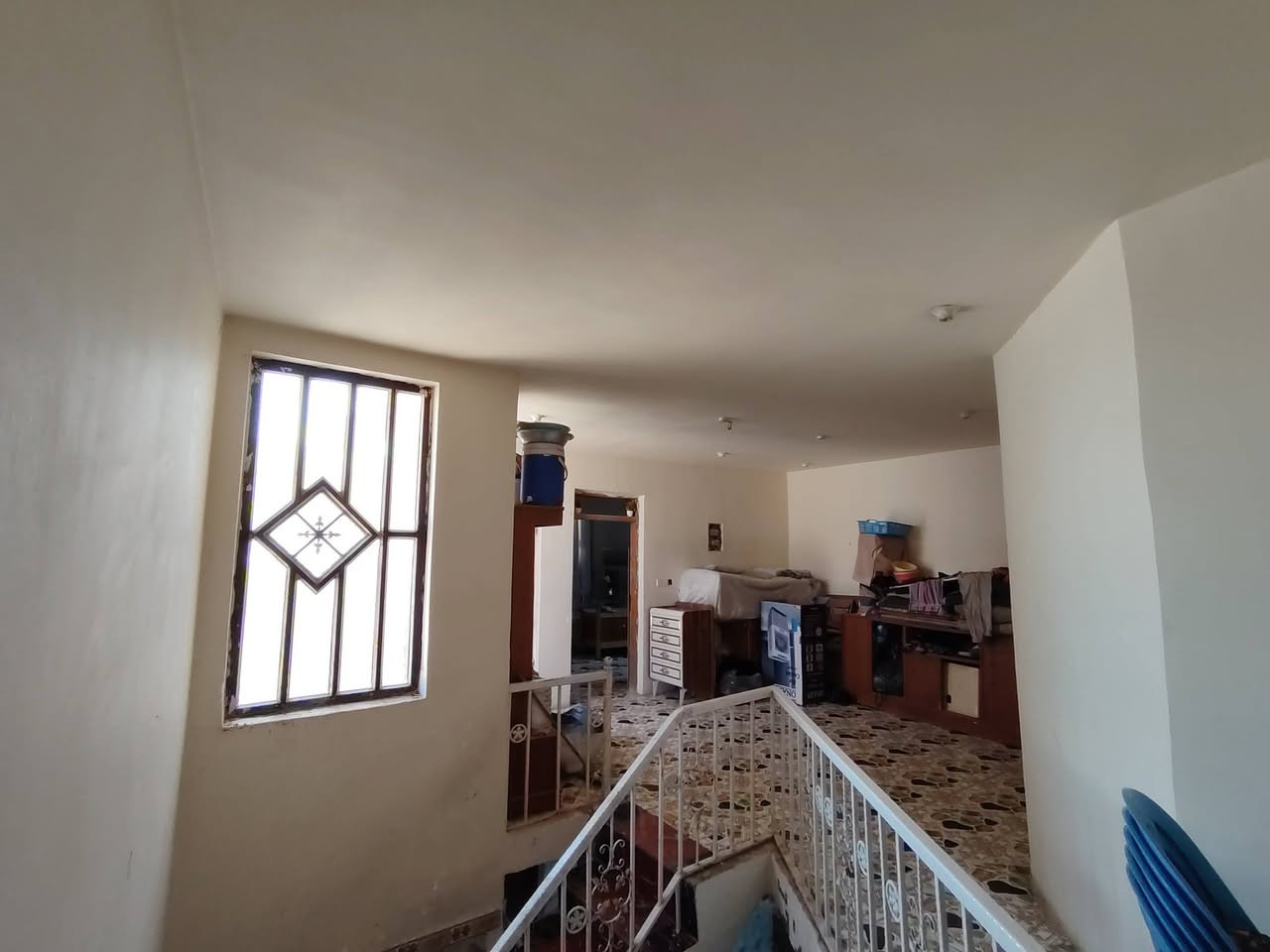 سلام عليكم بيت لبيع مكانه ع سبيس خلف شركة اهل كبة  ثالث بيت من ركن الفرع رقم قطعه 9345 شارع امامه شارع الزوار مساحة ١٥٠ متر متكون من طابقين ٣ غرف غرفه جوه و اثنين فوك و صالتين جوه وفوك وحمامات اثنين فوك وجوه واثنين مناور وسطح و مطبخ واستقبال وطرمه جبيره بناء٢٠١٧ كله جوه كله بورسيلين وفوك سيراميك مطبك حتى سطح مطبكه سيراميك كاعيه وفرعه حلو وتبليط وكل مربع لبي مبلط مع منظومه مجاري ومع نت ضوئي واصل  وتحويل مباشر ب اسمك  الاستفسار الاتصال ع ارقام التاليه
*********** اسيا

***********اثير
