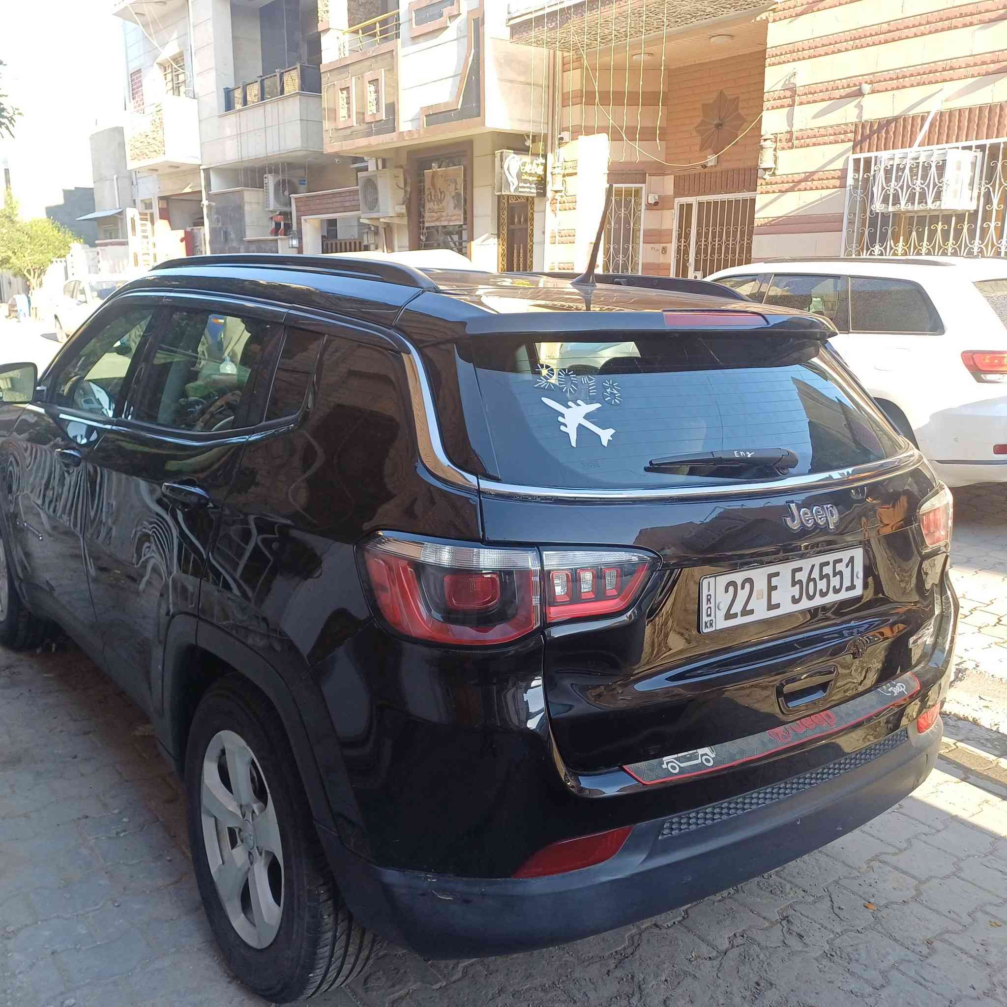 جيب كومباس موديل ٢٠١٨ فئه لاتيديود المعروفه بصمه باب وتشغيل عن بعد  سايد بريك بصمه مثبت سرعه اوتو ستوب  محرك مبدل ٢٤٠٠ رقم اربيل الجديد ماشيه ٩٤ الف ميل 
وارد امريكي صور الحادث مرفقه وصار بيه طخه بالعراق قطعتين صبغ جاملغات اماميه وبارد قليل بالصندوك 
مكانها بغداد *********** السياره باسمي تحويل ثاني يوم 

سياره كامله مكمله من كل النواحي ادامه كامله من محرك وكهربائيات صدر جديد تخم تاير جديد ماناقصها شي ترايك وين متريد سعرها ١٣٣ ورقه
