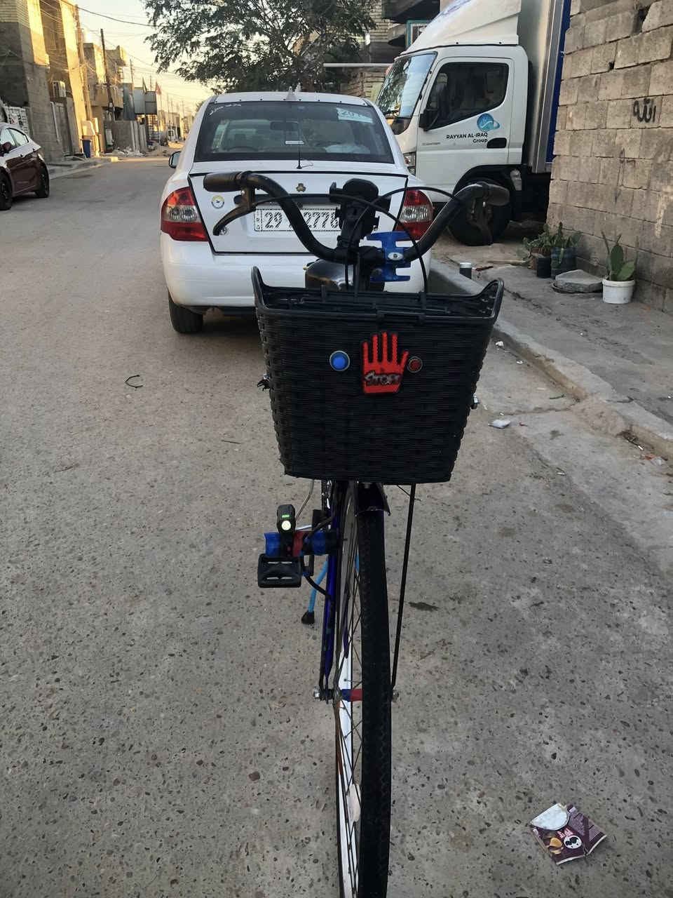 سلام عليكم الباسكل نضيف سعر 100 هوه الغراض***********
