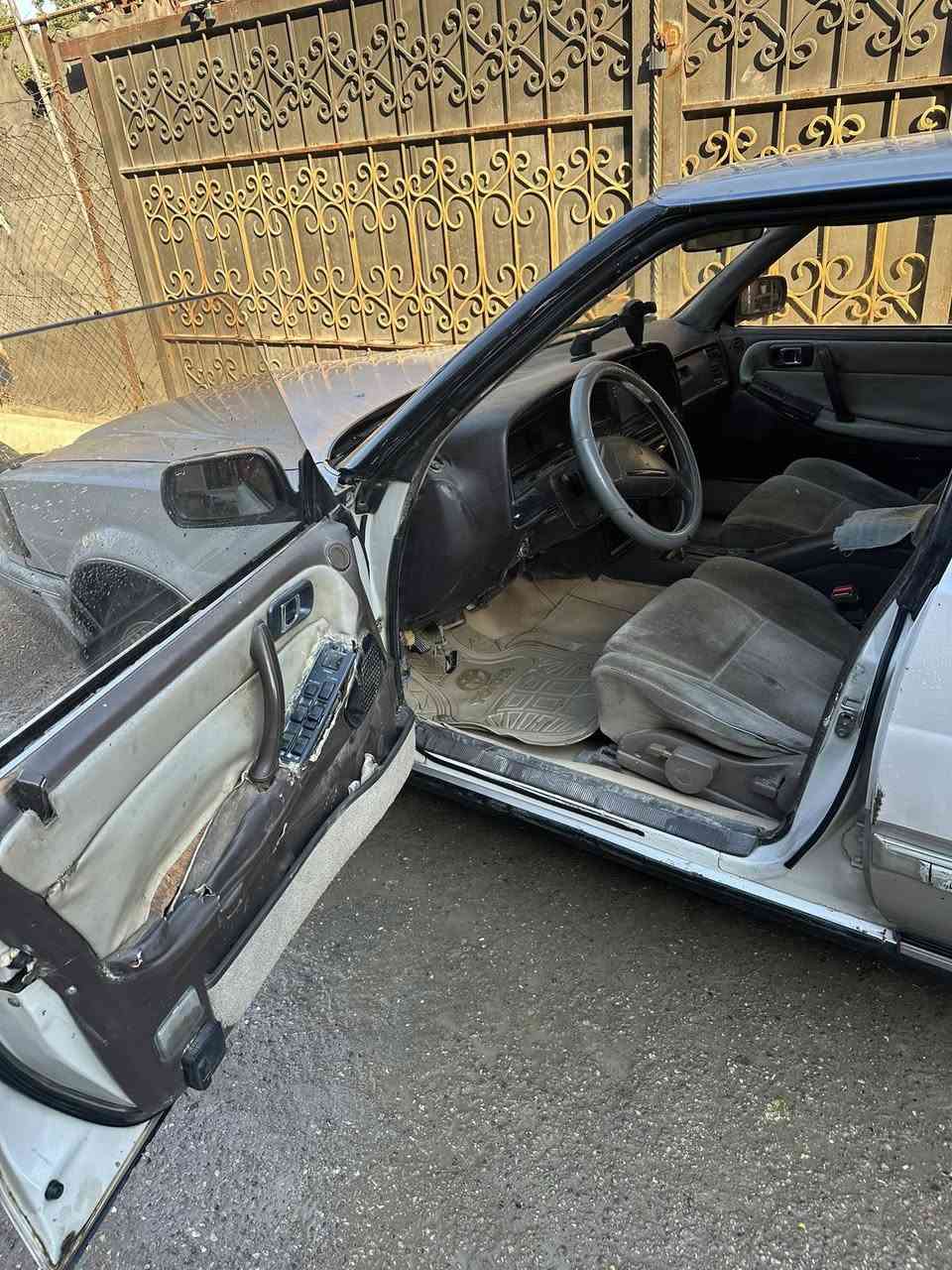 سلام عليكم ورحمة الله وبركاته هارتوب للبيع السعر 35 بي مجال موديل 1991سياره خير من الله مثل ماواضحه كدامكم صدرها زين كير ميكنه خير من الله داخلها نضيف كشرتها نضيفه بيها شويه اخياسات شي قليل  رقم اديالئ  رقم انكليزي  مكان بغداد العبيدي اي استفسار على هاذا الرقم ***********
