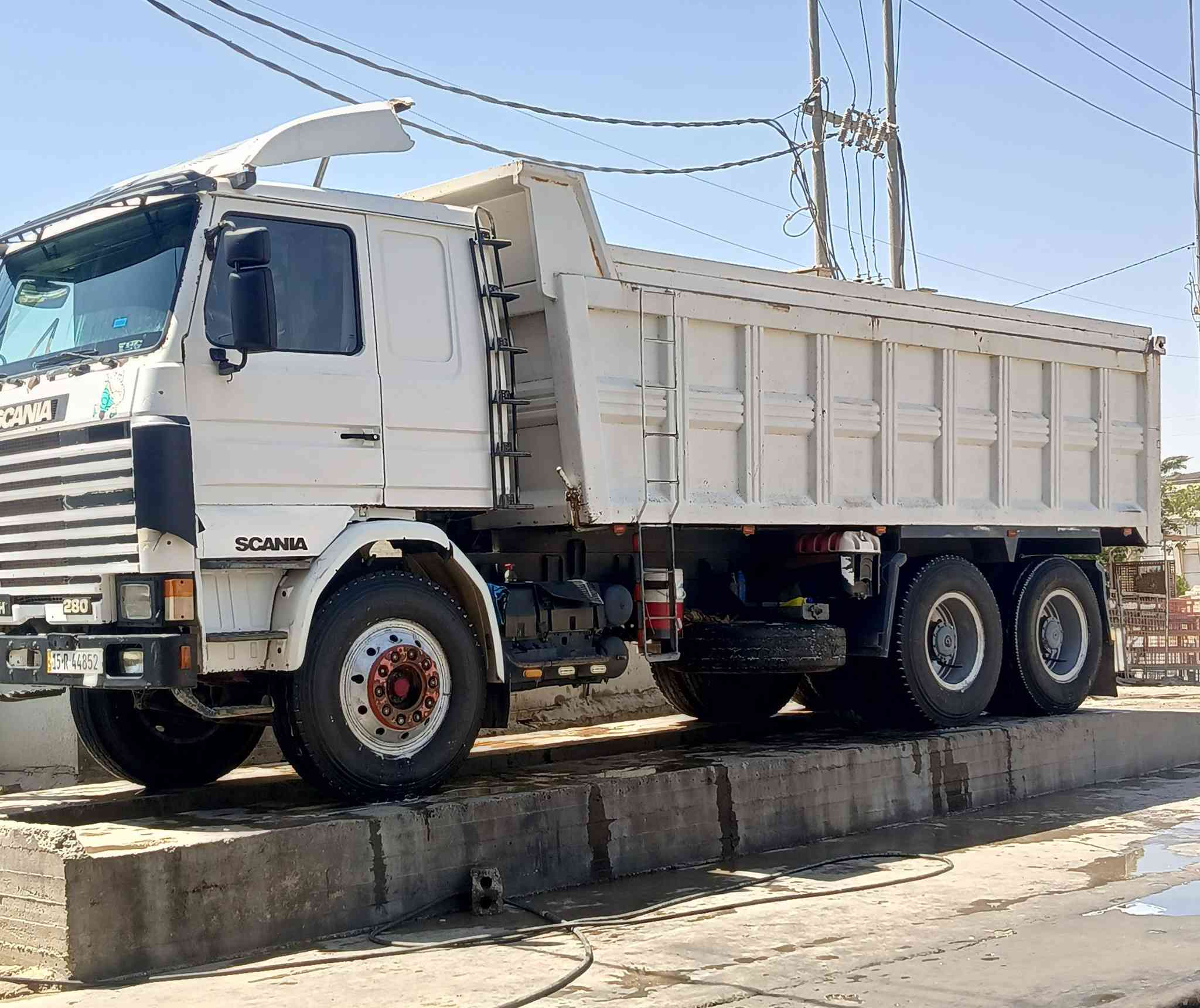 السلام عليكم للبيع سكانيا 113
رقم انبار دولي بسمي مكينه 12 ونص كير 5*5 
مجموعه مان تخم تاير شاصي مكفوله قماره جديد بدون صبغ  بدي جديد السياره مكفولة كفالة عامه من الدعاميه للدعاميه عنوان بابل المسيب للاستفسار الاتصال ***********
