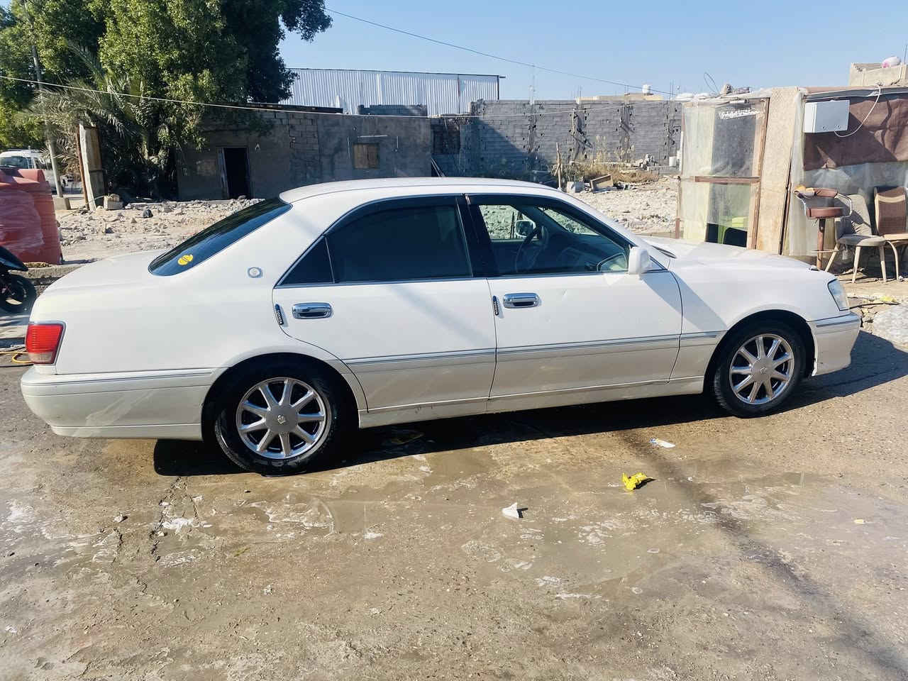 السلام عليكم
جنون أدوات موديل 2003 
السيارة حاوية بدون گص ،، بيها ضربة بالجاملغ الخلفي الأيسر ومعمره تعمير حلو ،،
سيارة كرستال أصل 
4 كشنات كهرباء 
بردة خلفية
ويل نجمة نفطي ياباني أصلي سعره 4 ورقات و الجناية تعرف ،،
السيارة كلش حلوة و بيها نواقص بسيطة ،،
مكان السيارة بصرة معقل ،،
سعرها 47 و بيها مجال بسيط حگ الجيه 
رقمي ***********
