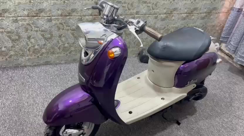 تابع الفيديو دراجه كلاسك كلشي بيه جديد مكينه كير شاصي جديد اشاير لايت تايرات بريكات كابريتر شوته دبل استان كله جديه الي بيه نقص قفل كشن والطوافه مال البانزين مكينه مامفتوحه لاكن ابيعلك مفتوح كله جديده مكاني كربلاء المقدسة السعر400 ***********
