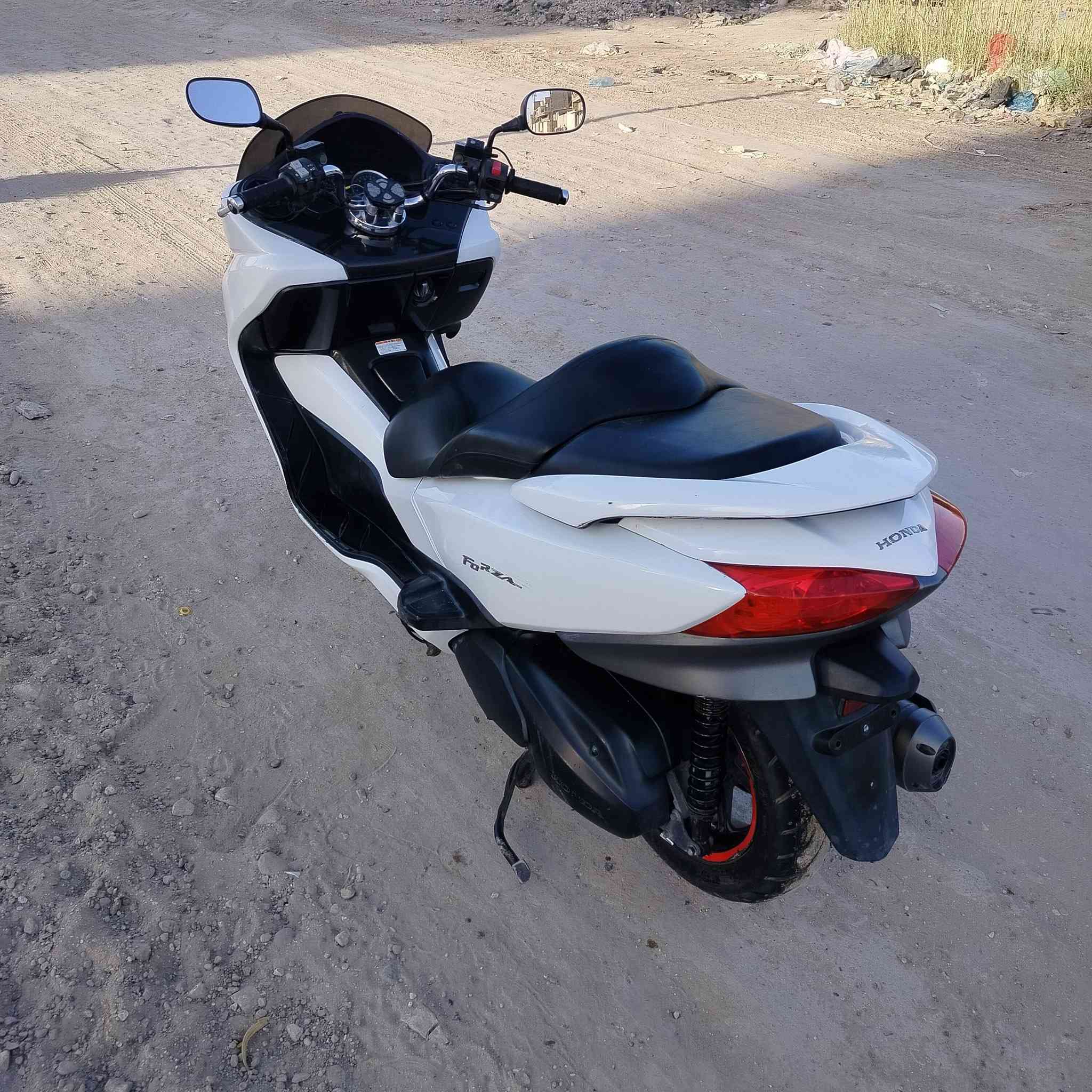 السلام عليكم
Honda forza mf10
 دراجة فورزة صفر عشرة
الدراجة فول مواصفات MB3 تدفئة بل يدات 
جي بيس 
الدراجة نظيفة كلش من كفرات ومن محرك ومكفولة  زوج تايرات جديد كفالة عامة
مكاني بابل الحله 
سعرها مليون و 800 وبيه مجال الطيبين 
للأستفسار الاتصال على الرقم
او عبر الواتساب
***********
