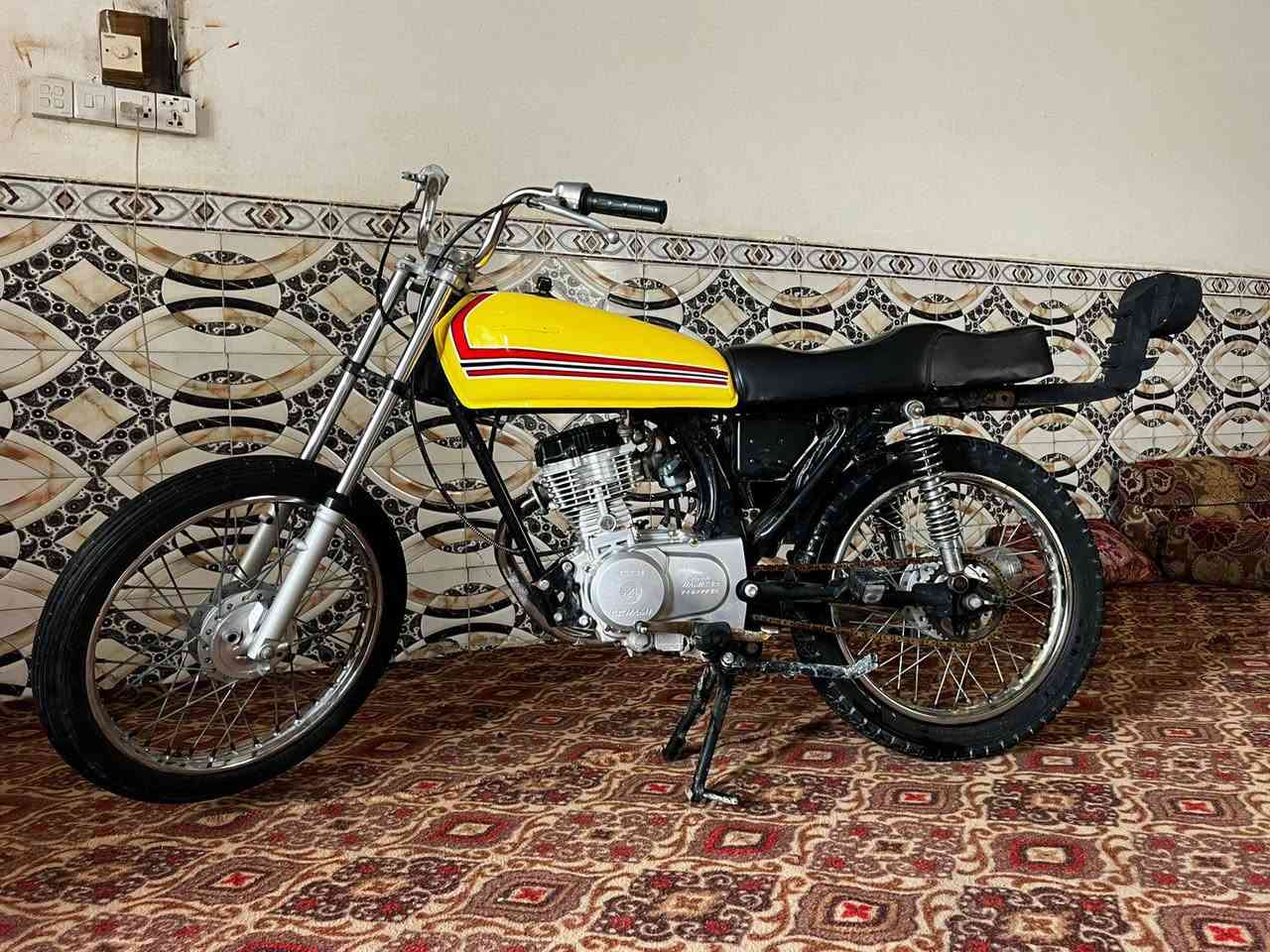 السلام عليكم للبيع سيجي نامه طك كارتون بعدهي بزازات التاير بيهن ام قبق الاسود دراجه برقي ممفتوح بيه كلشي بلاد وجديد السعر575 مكاني بصره كرمه علي او الهارثه سيد سامي متواجد واتساب ***********
