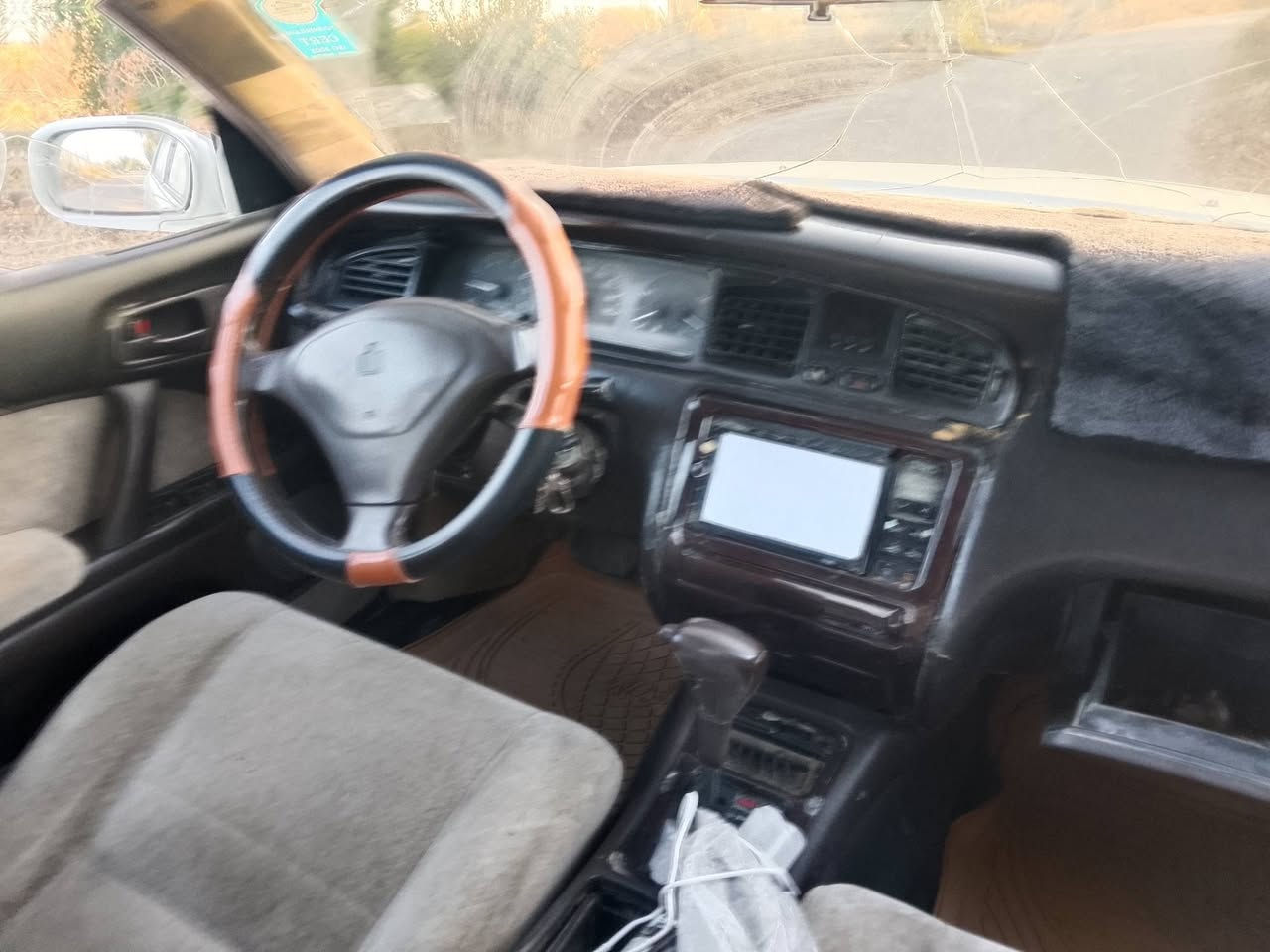 سلام عليكم بطه متصل للبيع موديل 92 فول مواصفات سياره احله من صوره سياره مكينه وكير بل كارتون مكينه 3000 تشلع الكاع شلع مكفوله من عيب شرعي و كصه سياره حلوه تبريد شغال تخم تاير جديد باتري جديد رقم نكليزي الانبار مكلف بل نشر صاحب سياره ابو محمد ‏
‪0786 480 9439‬‏
