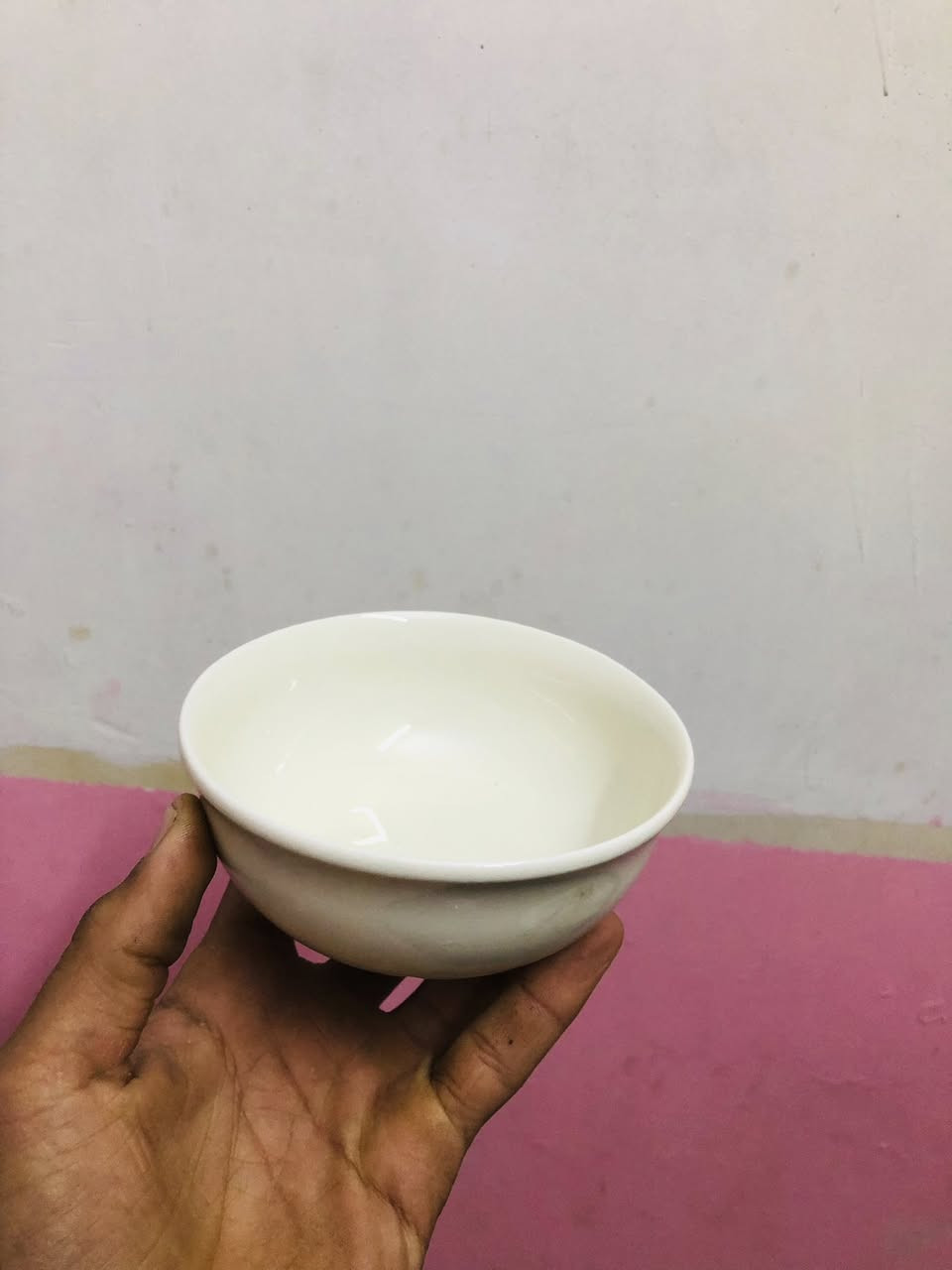 فرفوري ابيض عندي كميه خير من الله كلمن وسعره الحجز واتساب ***********
