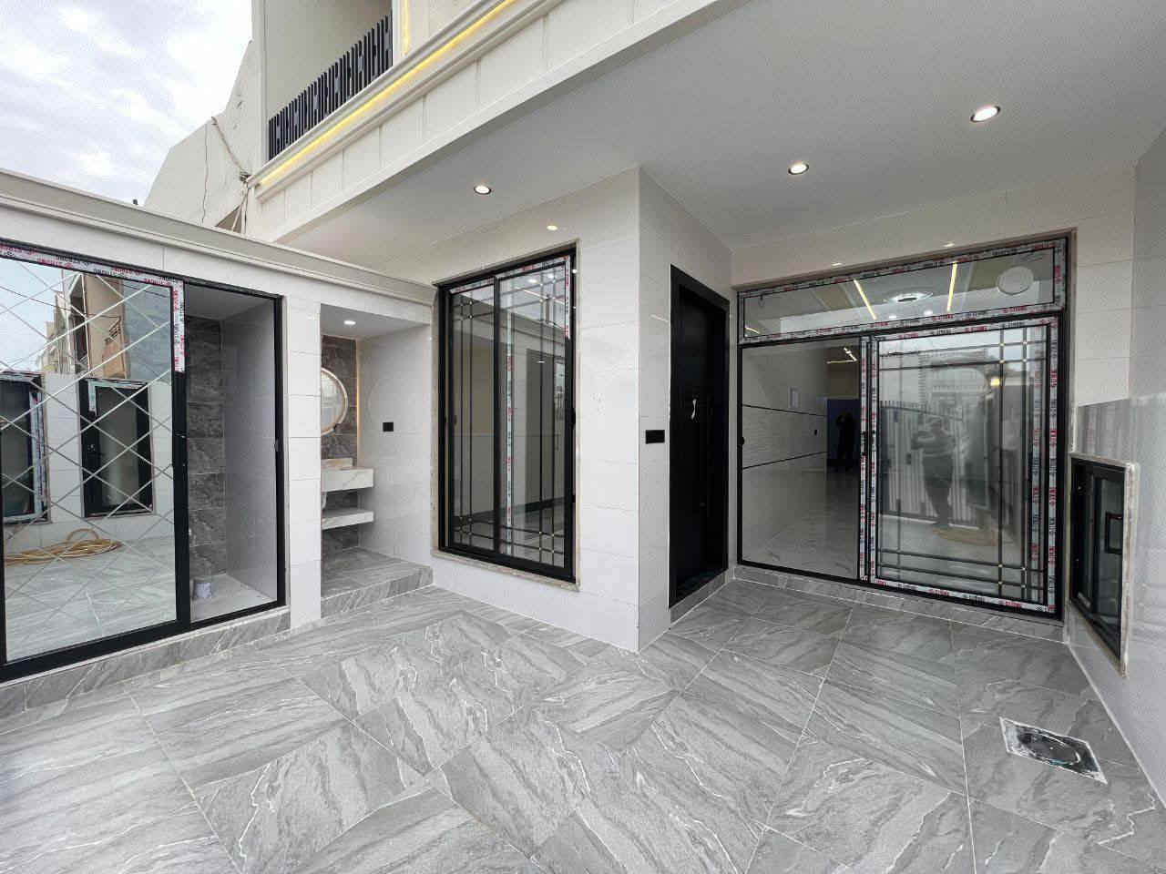 #دارللبيع حي فرمانبران مقابل حديقه 

#المساحة  125 متر  فلات  مقابل حديقه 

#يتكون من ٤ غرف و ٢هول و استقبال   ٢مطبخ و ٤صحيات 

#طابو  يسجل مباشر باسم كل عراقي 

#السعر ١٠ دفتر و ٢٠ ورقه و مجال 

#للاستفسار https://t.me/aqaratalshmal
***********
***********
