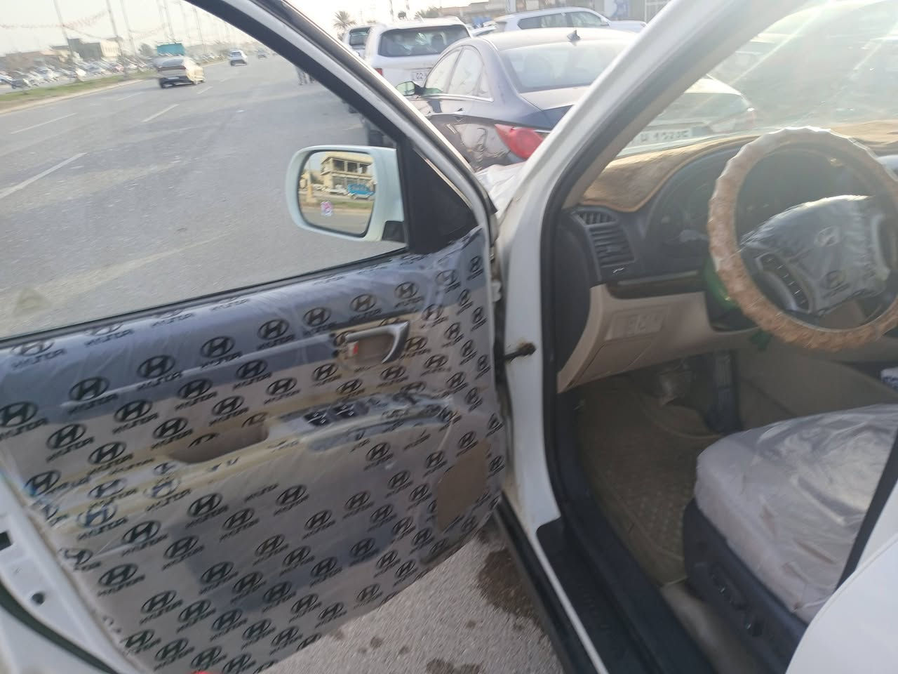 سنتافيا ١٢ ، بغداد رقم دولي بأسمي تحويل مباشر ، ٦ سلندر ، ٣ قطع تبريد ، ٧ كراسي فورويل ، مري كهربائي، كفالة عامة .
***********

