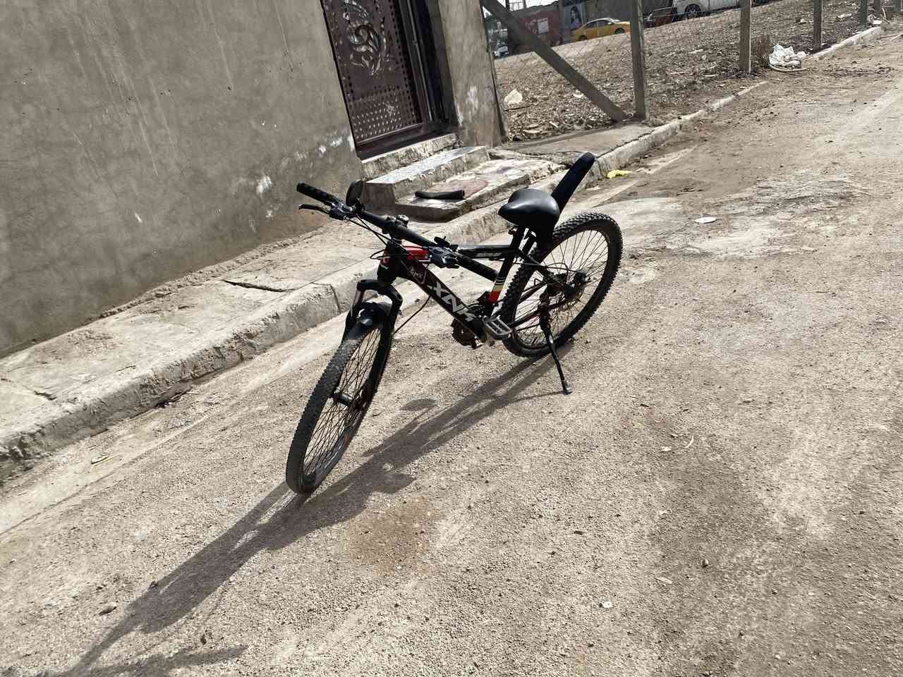 بايسكل مال سباق نضافه 80/100 نقص بريك خلفي كيره شغال 7 نمر بايسكل نوعيه بمكس
 ***********
مكانه بياع حي شباب سعر 70 ألف
