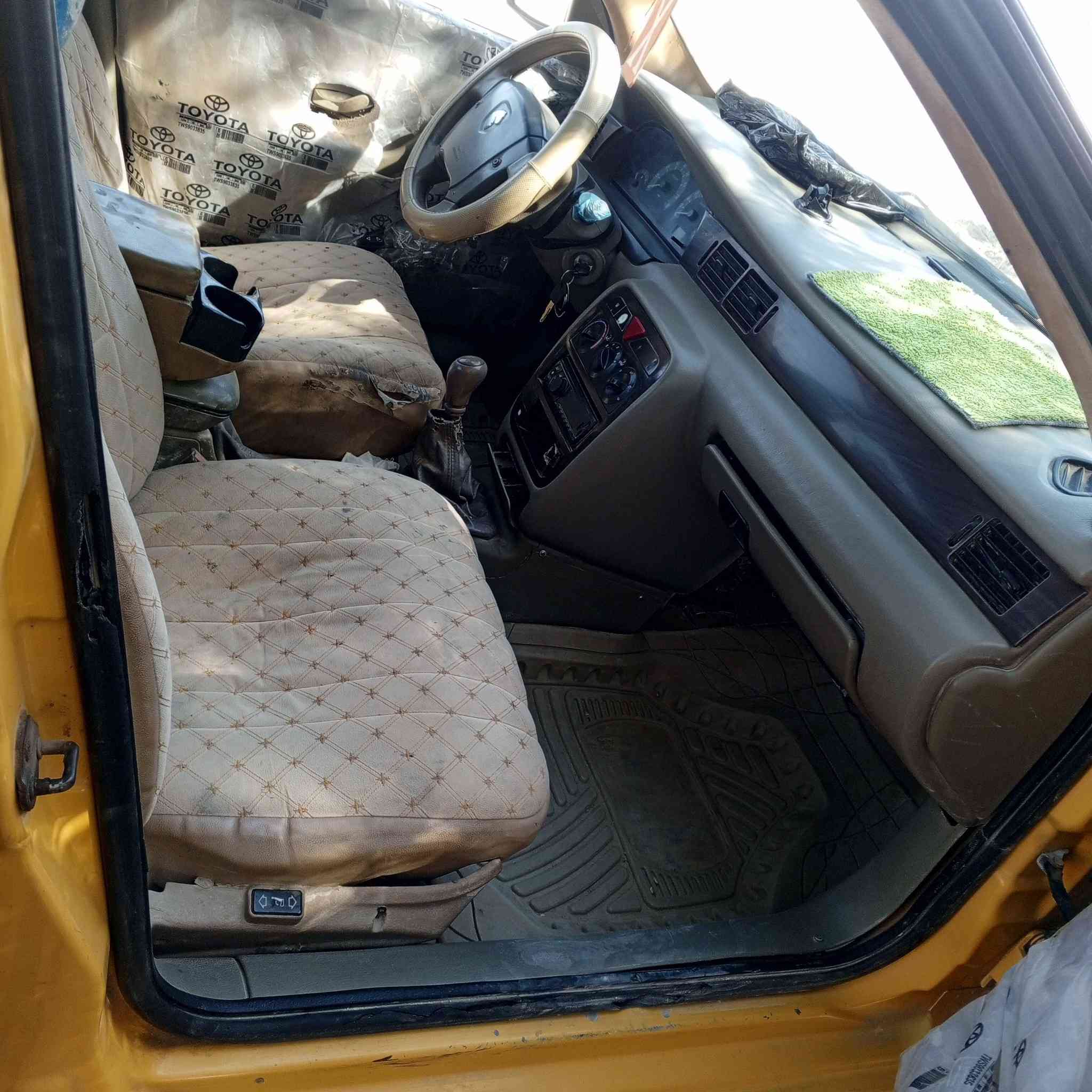 السلام عليكم 
سياره سمند 2010 رقم جديد مصفره هيئة اريد اراوس ب خصوصي شعندك مراوس نزل رقم موبايل ***********
