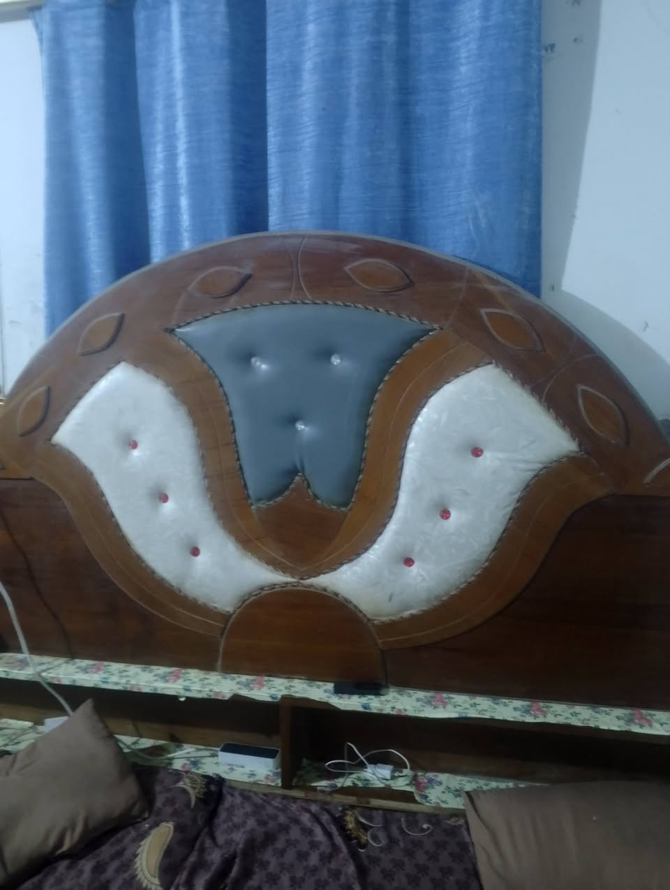 غرفه للبيع سعر 350اتصل ع رقمي ***********
