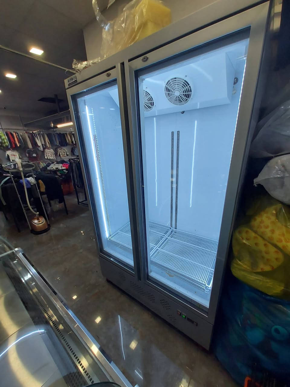 بەڕادی دوو دەرگا زۆر تازەو بێ عەیبە بە زەمان ٤ مانگ ئیشمان پێکردوە 
نرخی ١٠ وەرەقە 
شوێن سلێمانی


**إذا كنت صاحب هذا الإعلان وتريد حذفه لأي سبب، رجاءا أرسل رسالة إلى الدعم الفني**