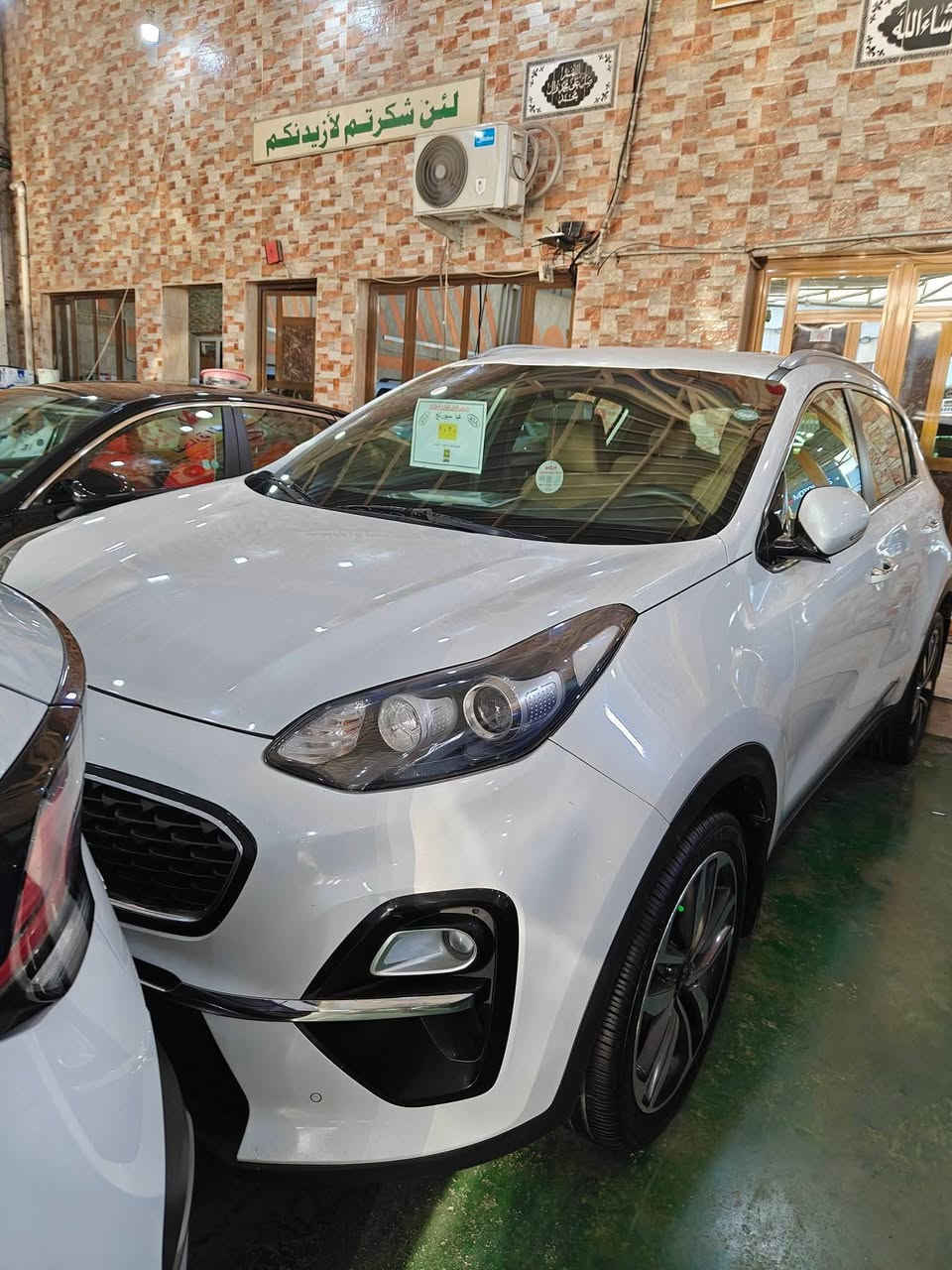 تحيه طيبه السلام عليكم
كيا سبورتج 2021 
(خليجي) 
محرك: 2000 دوش 
عداد مشي  54 ألف 

مواصفات 
1_شاشه 
2_كامره خلفية 
3_شاشه اعطال 
4_قطعتين تبريد 
5_فول حساسات
6_رادار امامي خلفي وجانبي 
7_نقط عمياء 
8_اشاير مري 
9_تحكم وضعيات قيادة 
10_ويل كب بلاد
11_كشافات اماميه 
12_داخل لونين 
13_فول تحكم ستيرن 
رقم بغداد دولي باسمي 
215 ورقه 
أي استفسار 
***********
مكان بغداد البياع
