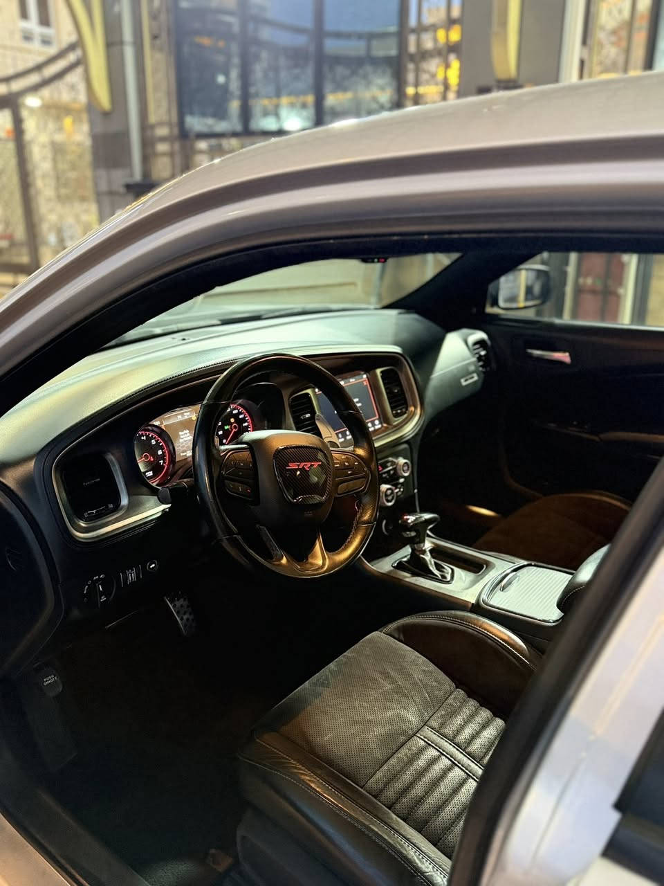 سلام عليكم للبيع  

دوج جارجر دايتونا اصل مكينه V8 5.7L 

موديل 2020 

الضرر جاملغ سايق صبغ بدون دواخل بدون ايرباك

مواصفات الدايتونا فول عده الفتحه 

مكان السياره موصل 

السعر: 257 مجال بسيط 

للتواصل:***********

***********
