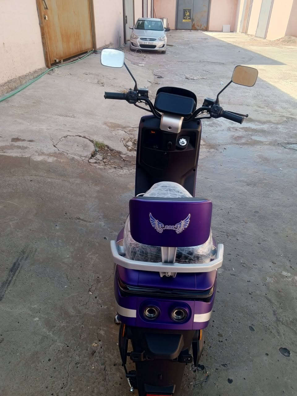 سلام عليكم
ماطور 318 للبيع
مواصفات
6 باتريات شرط
انطيك ملف عقل بطاريات شرط
شاحنه اصليه
بصمه وسويج
وايرمنيه كامل شغال وفول 
السعر 650 وبي مجال 
التواصل علا الرقم
*********** بي واتساب هم
