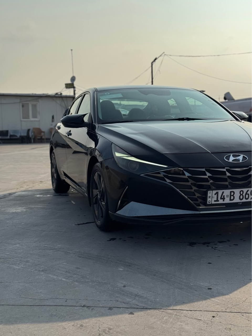 السلام عليكم 
النترا 2022 وارد امريكي 🇺🇸 للبيع حادثها مثل ماوضح بصور البنيد مبدل وشبر من الجاملغ مرجع بارد شاصي سليم مكينة دوش حجمها 2000 وكير كفالة وضع شركة مواصفات السيارة فول ماعده الفتحة 
بصمة وتشغيل عن بعد 
شاشة لمس وابل كار بلي 
حساسات امامية خلفية 
تحديد مسار وتنبيه 
انظمة قيادة سبورت ونورمل وسمارت 
رقمها بصرة شرط التحويل مكاني بصره دور النفط السعر 🔥140$🔥 بيها مجال قليل للاستفسار اكثر التواصل مع الرقم ( ***********) Singapore
