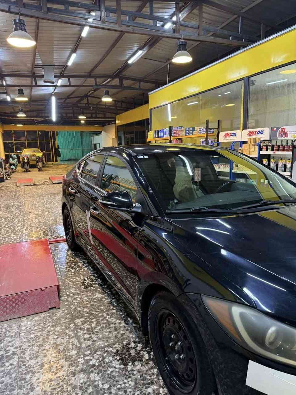 السلام عليكم الإنترا 2017 فئه s ماعدا الفتحه سياره نضيفه ادامه كامله تخم تاير دوشمه سياره جاهزه لاخر حبايه. وارد أمريكي ضررها بنيد صبغ ورصعه بلباب بدون تبديل ليبل واحد سياره كفاله  منضومه لايت زنون رقمها اربيل باسمي  مكانها بغداد البنوك مستعجل عل بيعه 120 الشراي يتصل ***********
