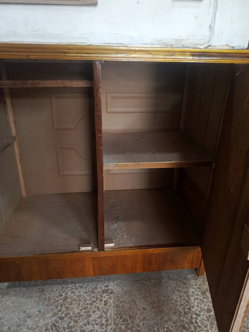 الشراي اتصل *********** العنوان وادي حجر
