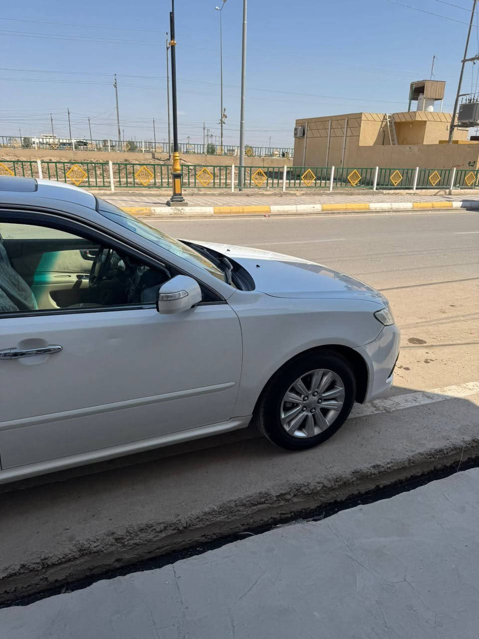 سلام عليكم للبيع سياره اوبتما 2010فول مواصفات  وحد على واحدبصمه فتحه 5تجاوي مكينه 2000ممفتوحه    رقم بغداد انكليزي بسمي سونيه2030 مكان ذي قار قلعه سكر سعر 136وبيها مجال بسيط موبايل***********
