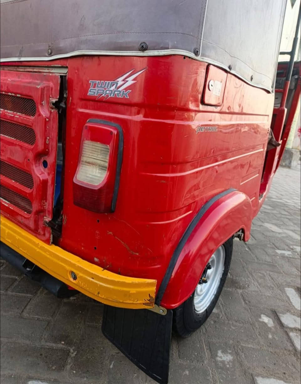 تكتك باجاج 20رقم وسنوية باسمي تحويل ثاني يوم المحرك مكفول كفالة عامة والبدي شوف العين رايدها 3750 وبيه مجال مستعجل ع بيعة رقمي وتساب
***********
