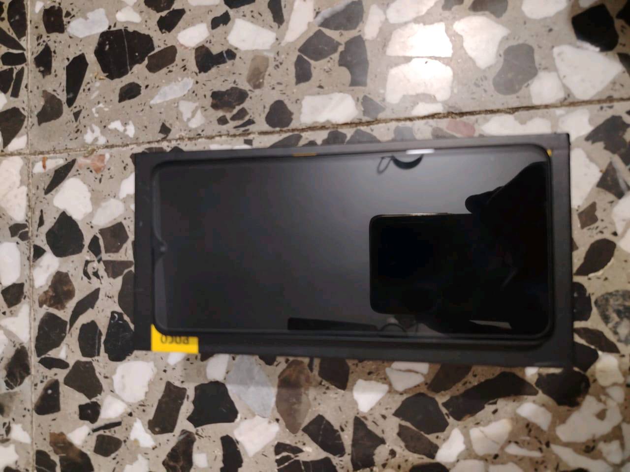 سلام عليكم 
بوكو اكس 7 برو 
ذاكرة 512
بطارية 🔋98
مكفول الجهاز كلشي مامبدل بي 
النضافة 95
