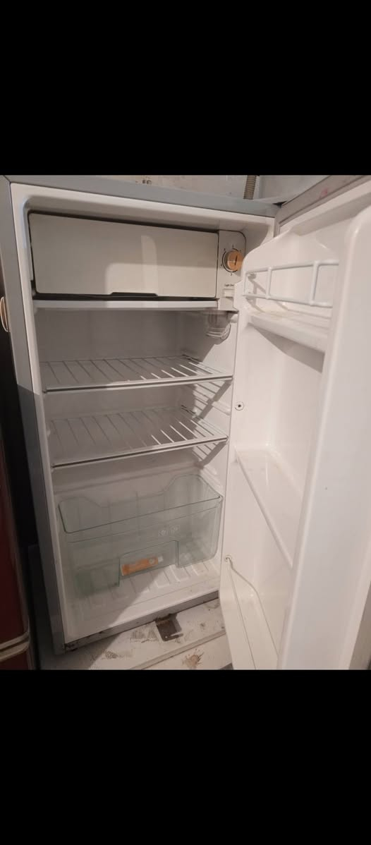 ثلاجة صغيرة ٥قدم نضيفة جداً 
للبيع


**إذا كنت صاحب هذا الإعلان وتريد حذفه لأي سبب، رجاءا أرسل رسالة إلى الدعم الفني**