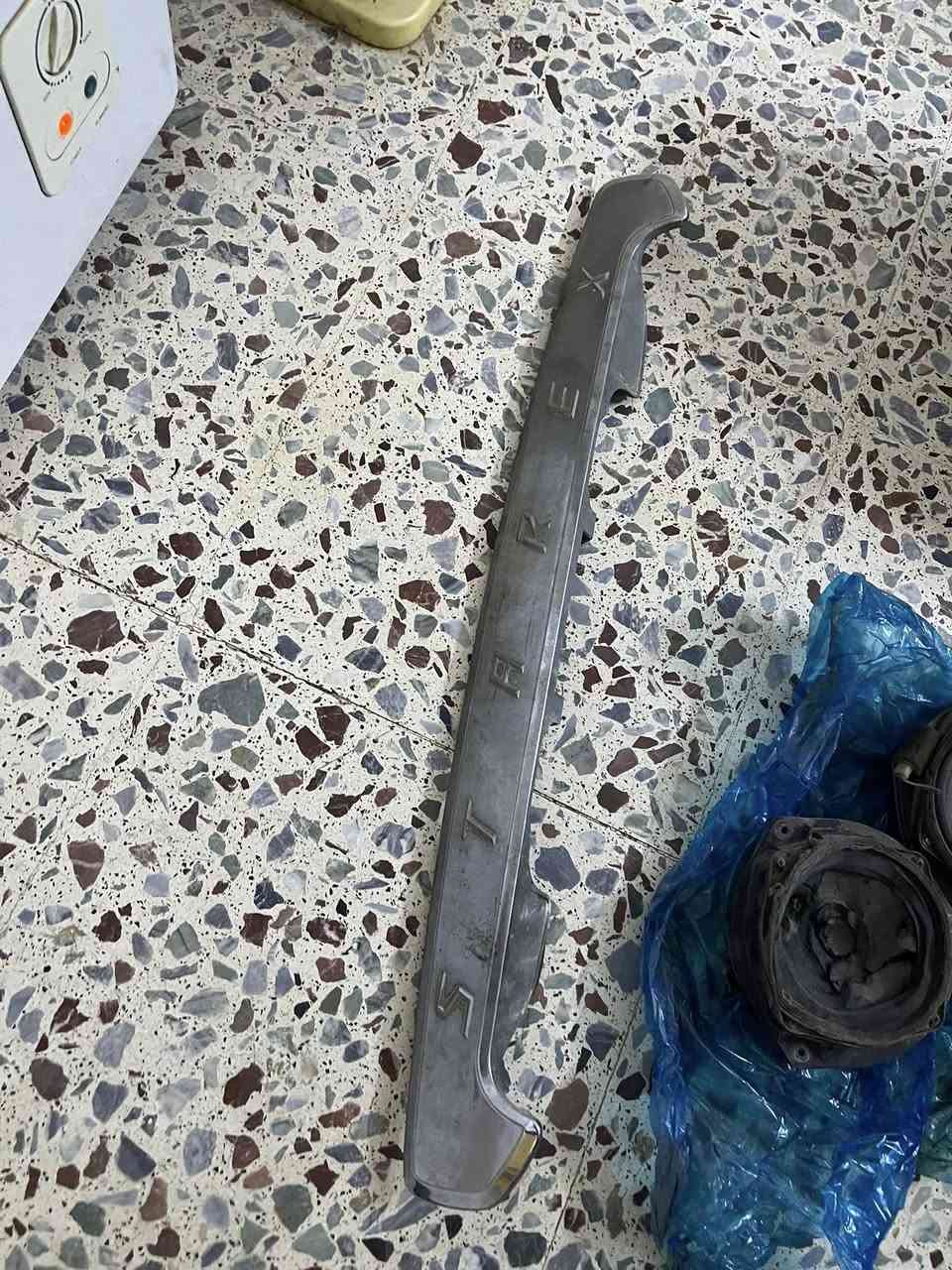 الله يساعدهم غراض تفصيح. 2000و 2007
كل قطعه وعليها سعرها وعندي توصيل كل العراق 
***********4 
***********وتساب هم موجود
