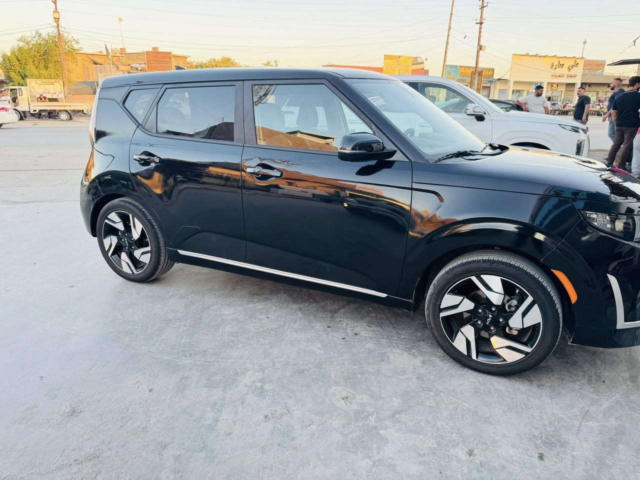 كيا صول 2025

المواصفات GT Lien فول الفول 1/1

ماشيه 10000 ميل

محرك 2.0 دوش المرغوب 

بصمه 

فتحه سلايت 

تحكمات فول 

شاشه لمس كبيره 

كشن جلد 

تشغيل عن بعد 

كيجات اكتروني 

اشاير بالمري الجانبيه 

ويل كب بلادي 

رادار امامي وجانبي  

لون اسود لامع

الحادث جاملغ يسره مبدل والدعاميه مصبوغ بعد الجاملغ واقل من ربع البنيد واكو صبغ بالهالات مال الصفحه الثانيه فقط اثر شخوط وليسه ضربه 

تترقم جميع المحافظات 

الاتصال واتساب ***********
