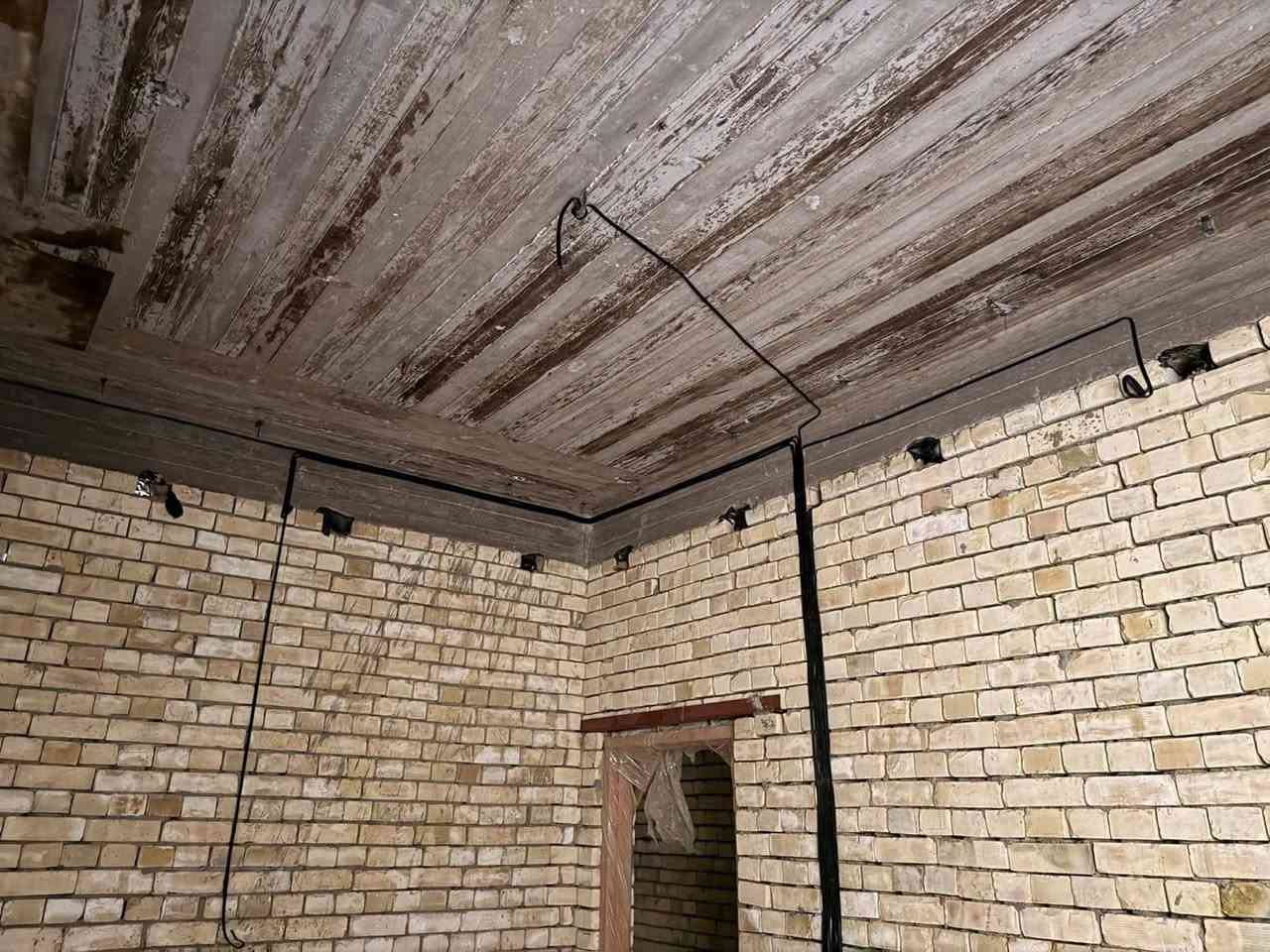 *********** 
اسطة كهربائي اشتغل سعر مناسب و شغل هندسي
