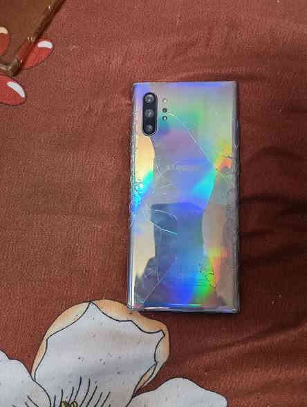 السلام عليكم جهاز جالكسي نوت 10 بلس للبيع بيكاسو بالشاشه او بالظهر السعر 140 مكانيه مدينه الصدر ***********
