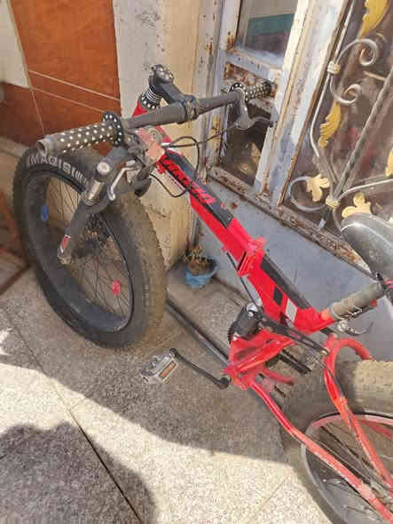 بايسكل دبابة للبيع متروك بنچر اثنينهم. حجم الكبير  للبيع السعر 100 الف العنوان بغداد حي الجهاد
***********
