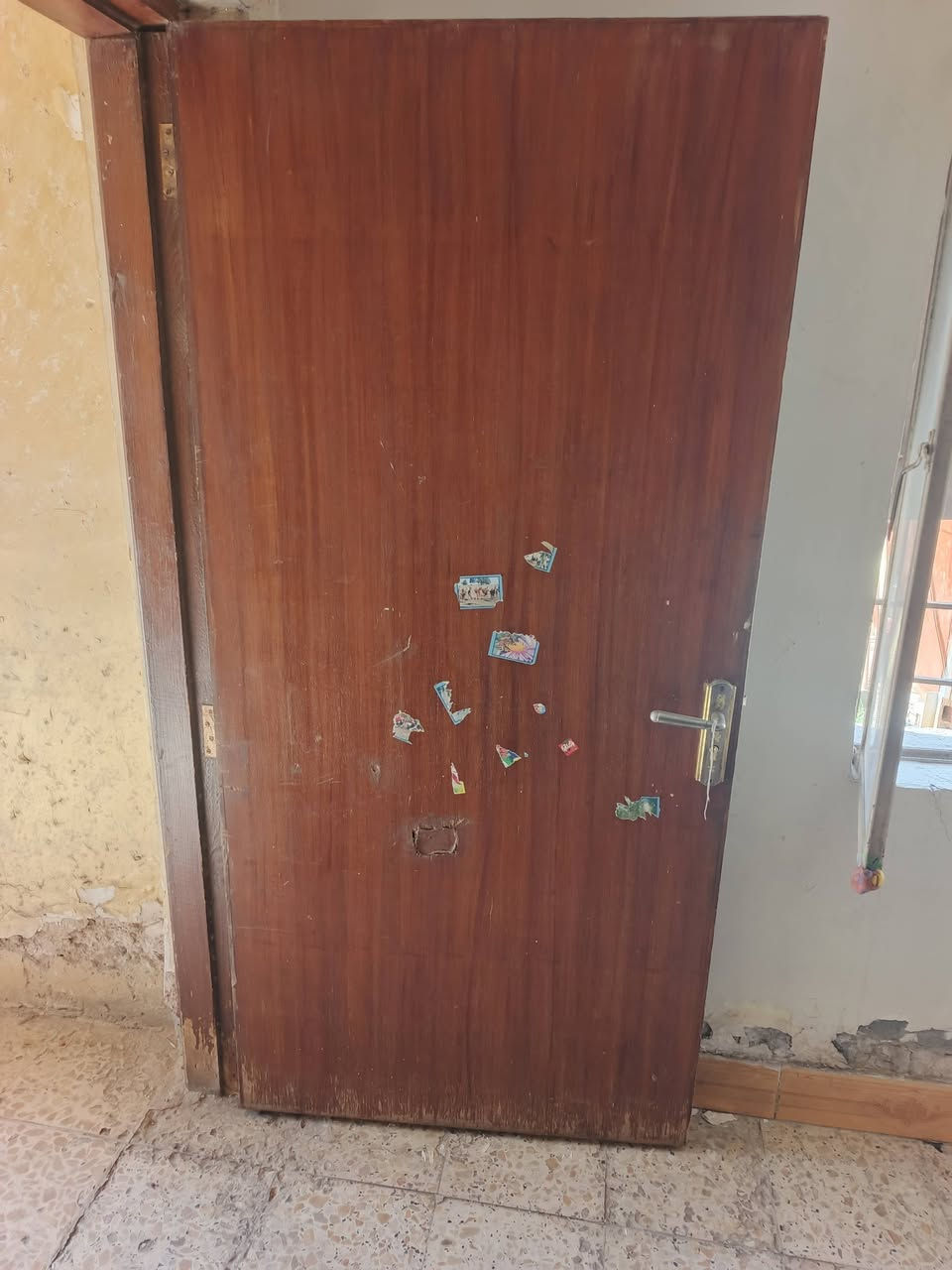 سخان واثنين تانكيات 
4 ابواب خشب 
واثنين غربيات 
ومغسله
مكاني بغداد حي الجهاد ***********
