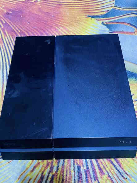 بلايستيشن 4 فات للبيع مفتوح،بس صوته طبيعي ،فتحة LAN ما تشتغل ،بس الواي فاي تمام،وياه يدات ثنين وقرصGTA5 مع الخريطة ،بسعر175 الف وبيه مجال للتفاوض، الرقم للتواصل ***********
