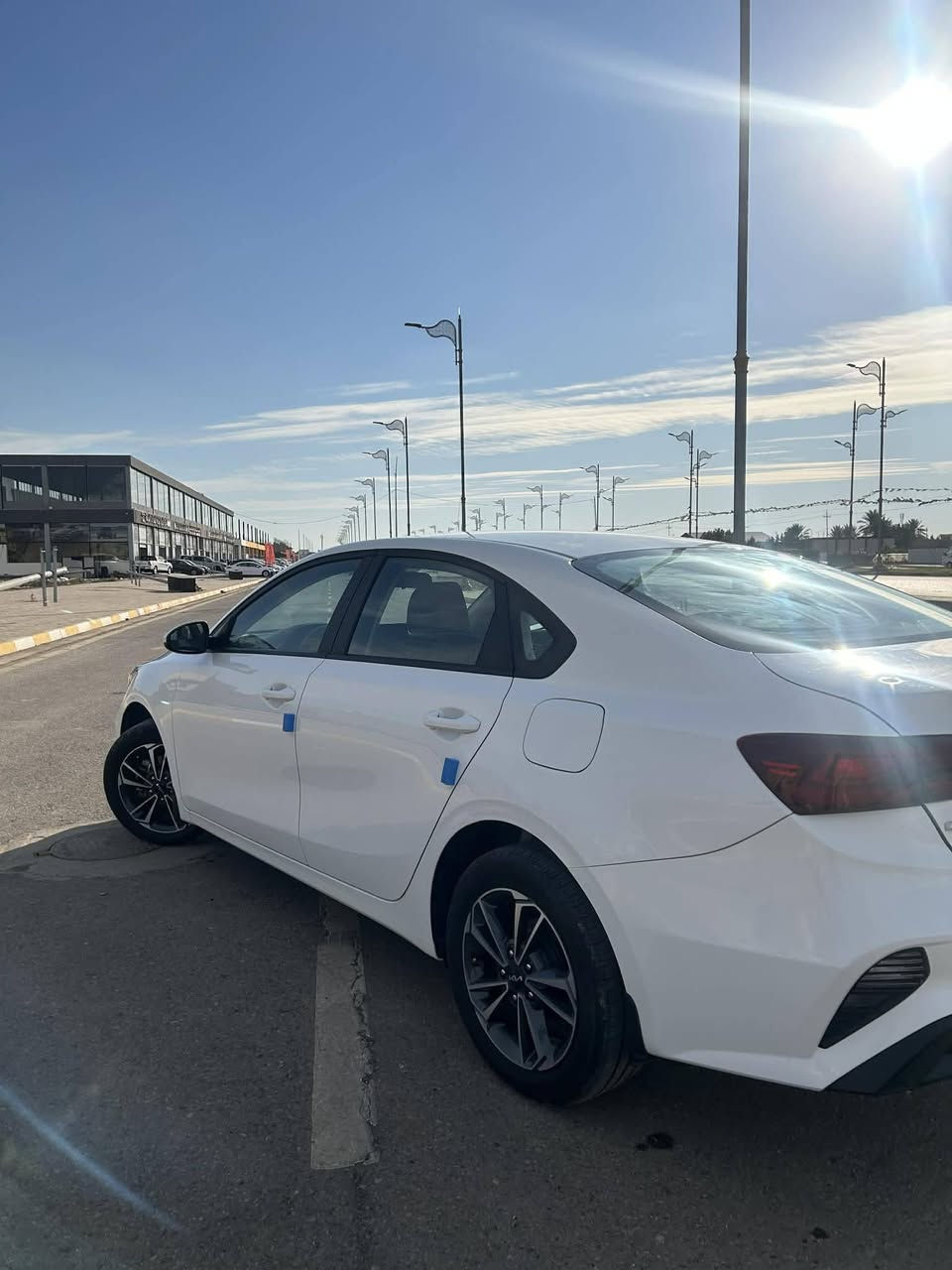 سيراتو خليجي موديل 2023 رقم بغداد مكينة 2000 دوش رقم انكليزي بسمي سنويه لل٢٠٣٠
السيارة كفالة عامة عدا شبر جوه قبق البانزين بارد بي دي ار بدون صبغ 
مواصفات عادية 
داخل اسود - تحكم ستيرن - شاشه جبيره وكامرة - حساسات 
ماشيه ٧٦  
مكانها واسط الصويرة 
السعر ١٧٢ وبيها مجال
***********
