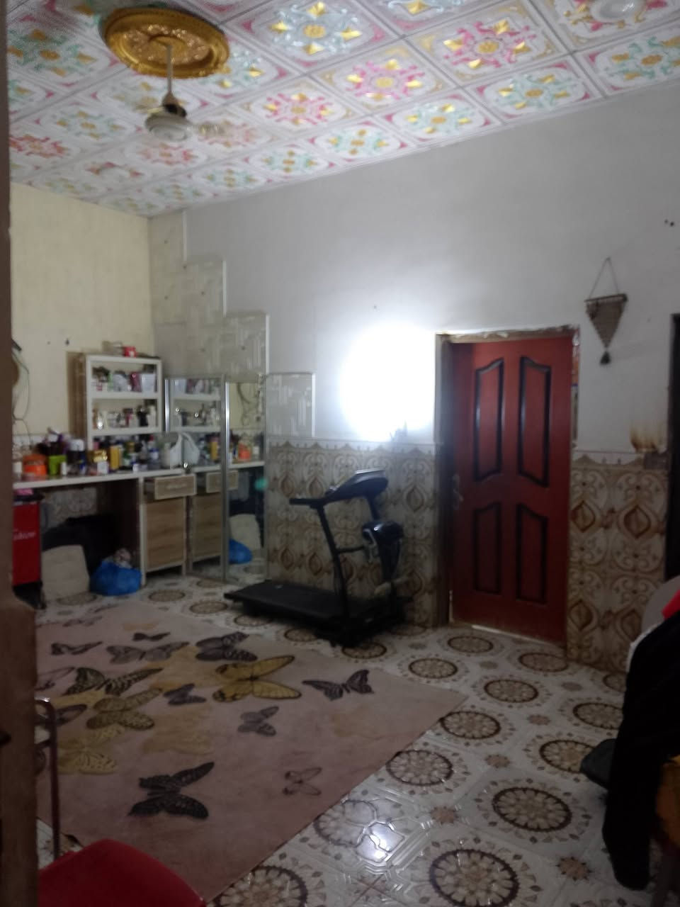 دار للبيع
العنوان البصره قضاء شط العرب ناحية كردلان
عرض الشارع 6 متر يحتوي على كافه الخدمات ماعدى التبليط والشارع الرئيسي مبلط ويبتعد 200 متر تقريبآ .
مساحة الدار 200 متر زراعي سند 25
الاساس طابوك
الطابق الأول فرمستون + رباط + سقف كونكريت
الطابق الثاني فرمستون + رباط والسقف سندويج
والصور واضحه امامكم حتى الموقع بلخارطه 
السعر : 125
رقم الهاتف : ***********
