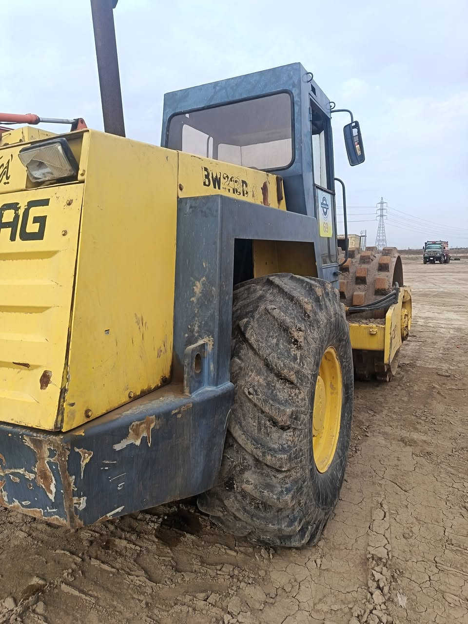 حادلة ضلفية للبيع بوماك موديل ٩٧ مكينة ٦ حجم ٢١٣
رقم بغداد باسمي رقم جديد جاهزة للعمل المكان الديوانية
***********
