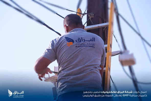 كوادر شركة البراق للإلكترونيات
بإتقان وخبرة عالية 🔧 قامت بتنصيب كاميرات المراقبة Hilook بدقة 6MP لضمان وضوح الصورة وأعلى مستوى من الأمان.

💡 تم نقل الصورة لاسلكياً عبر الوايرلس لتوفير سهولة التركيب وسرعة في الأداء بدون الحاجة إلى تمديدات معقدة.

🔹 دقّة عالية
🔹 نقل فوري للصورة
🔹 عمل احترافي من كوادرنا المتميزة

📍 العنوان : الديوانية - شارع المصورين
للطلب والاستفسار : ***********
